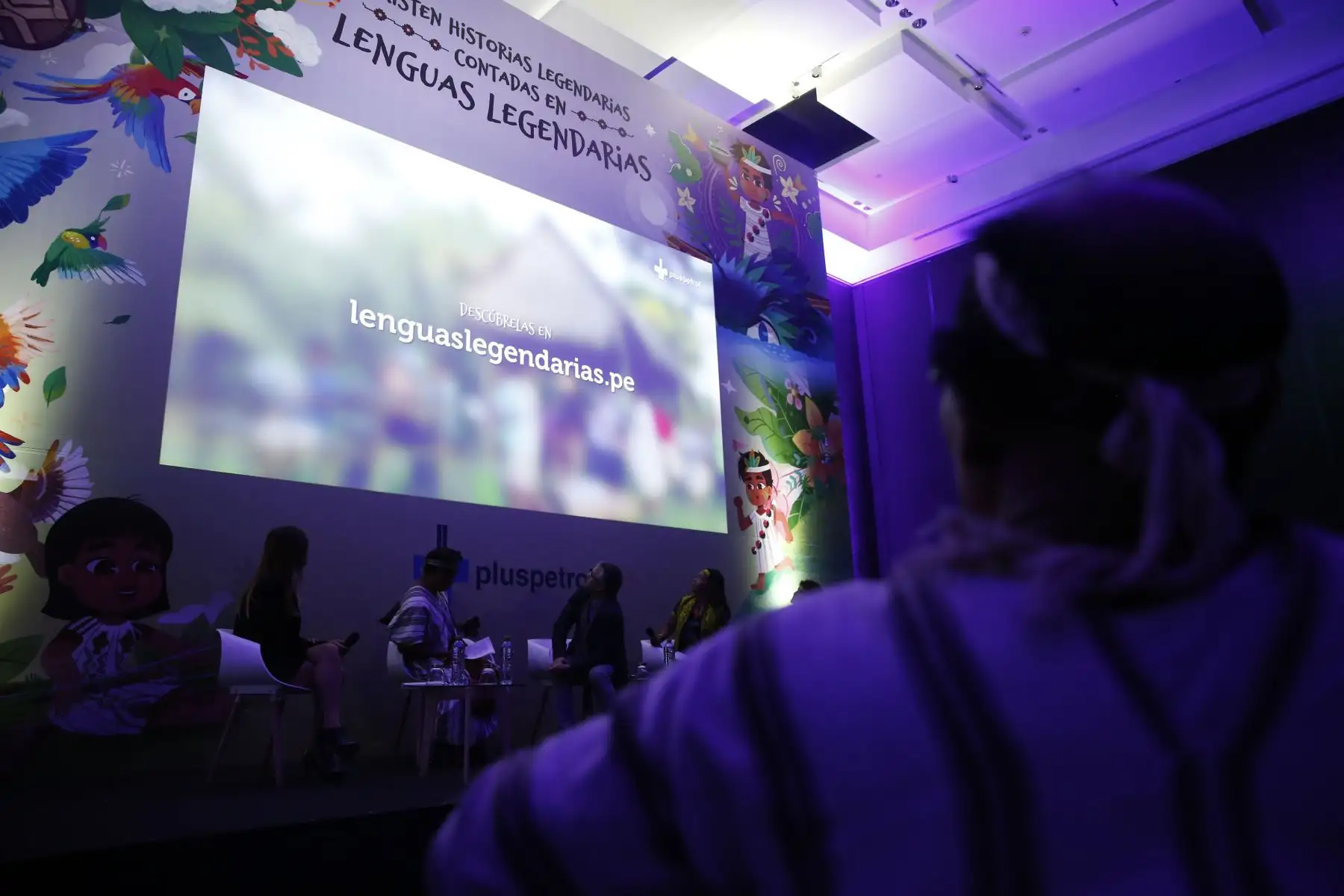 Junto a intérpretes yine y matsigenka, la escritora peruana Teresina Nájar presentó colección de cuentos bilingües "El Libro de Nuestra Selva" con apoyo de Pluspetrol. Foto: ANDINA/Renato Pajuelo