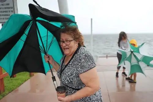 Residentes del estado de Florida se preparan para la llegada de Dorian. Foto: AFP