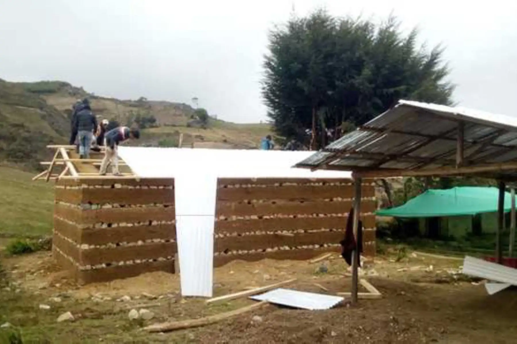 Agro Rural del Ministerio de Agricultura y Riego implementa 64 fitotoldos en beneficio de pequeños productores de la región Cajamarca.
