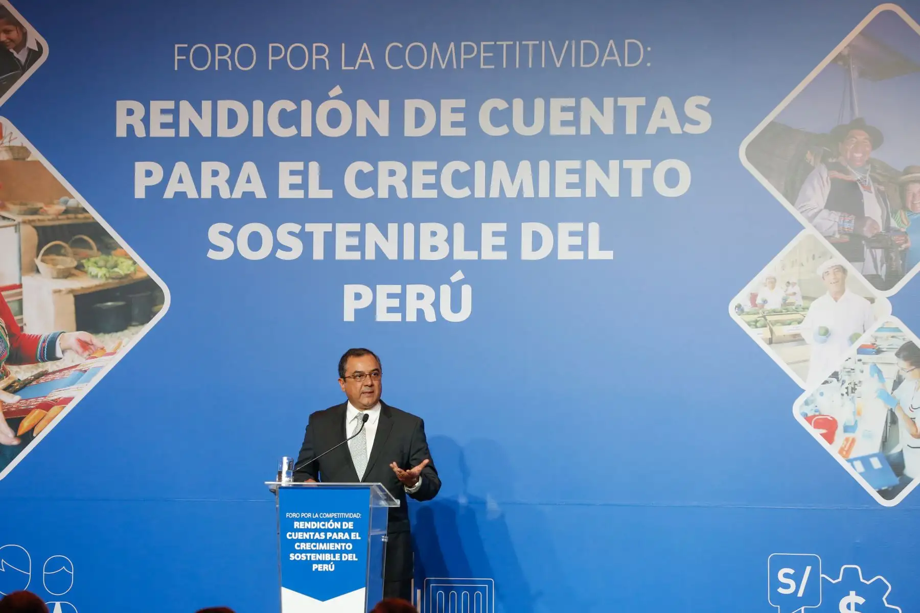Ministro de Economía y Finanzas, Carlos Oliva. ANDINA/Renato Pajuelo