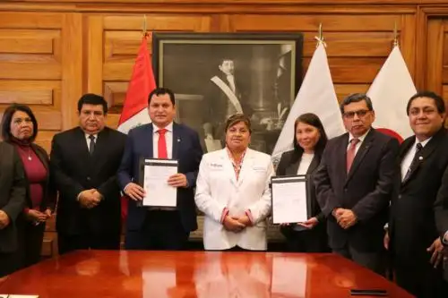 El Minsa y región Piura firman convenio para construir hospital de alta complejidad.