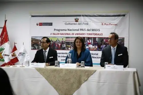 Servidores del Programa Nacional PAIS participan en taller para el fortalecimiento de servicios a comunidades vulnerables.