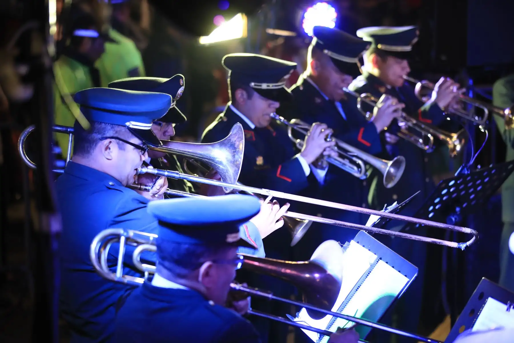 Banda de la Policía Nacional realiza homenaje a Chabuca Granda por los cien años de su nacimiento en la Alameda que lleva su nombre.

Foto: ANDINA/Juan Carlos Guzmán Negrini