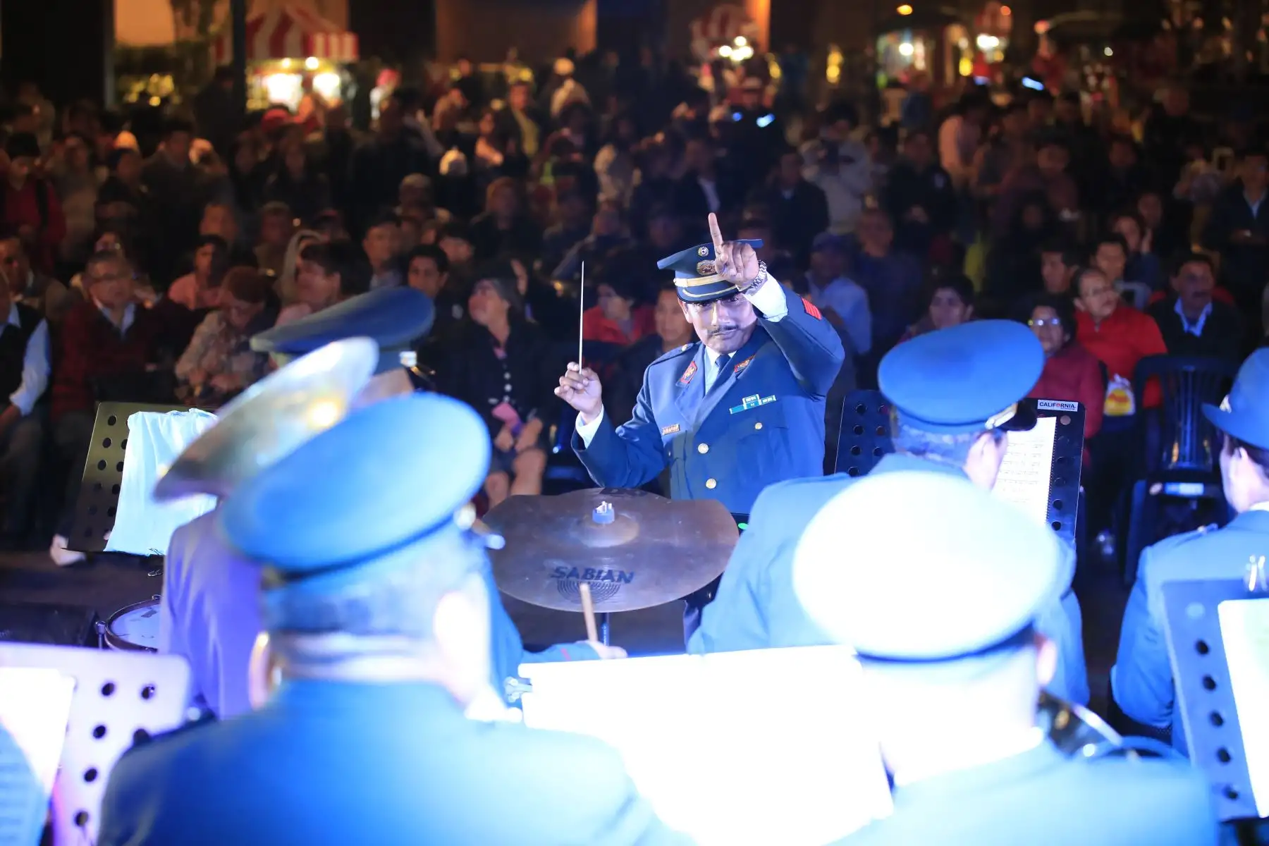 Banda de la Policía Nacional realiza homenaje a Chabuca Granda por los cien años de su nacimiento en la Alameda que lleva su nombre.

Foto: ANDINA/Juan Carlos Guzmán Negrini