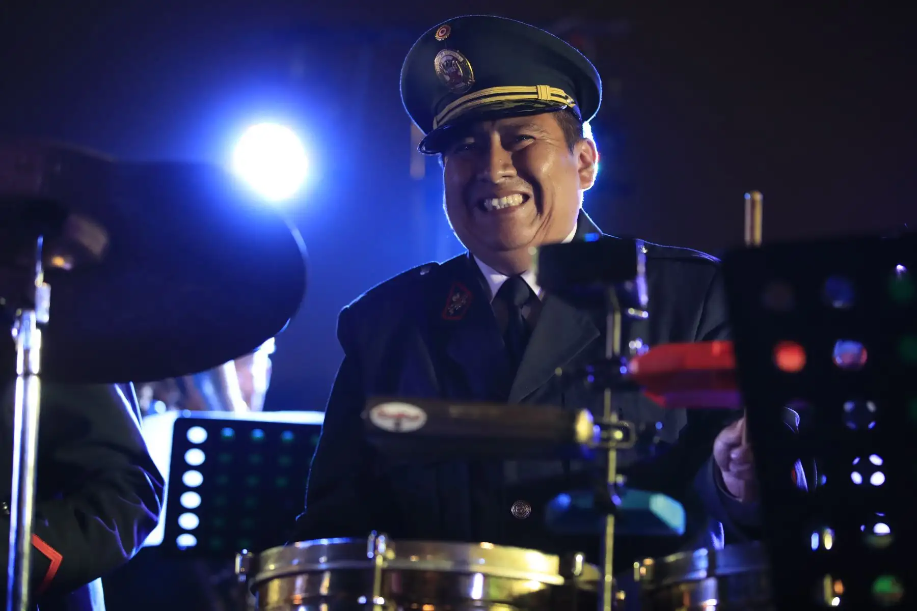 Banda de la Policía Nacional realiza homenaje a Chabuca Granda por los cien años de su nacimiento en la Alameda que lleva su nombre.

Foto: ANDINA/Juan Carlos Guzmán Negrini