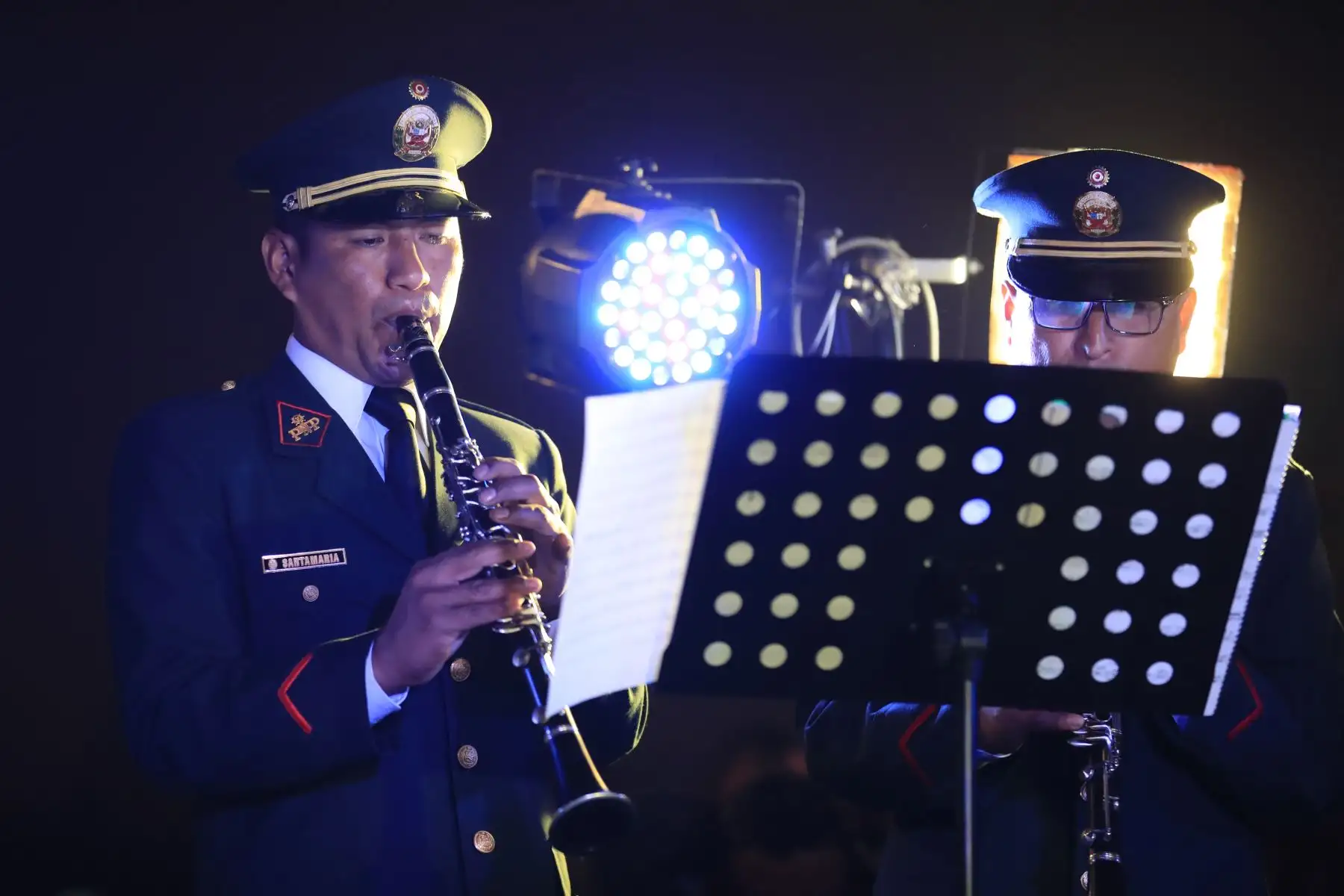 Banda de la Policía Nacional realiza homenaje a Chabuca Granda por los cien años de su nacimiento en la Alameda que lleva su nombre.

Foto: ANDINA/Juan Carlos Guzmán Negrini