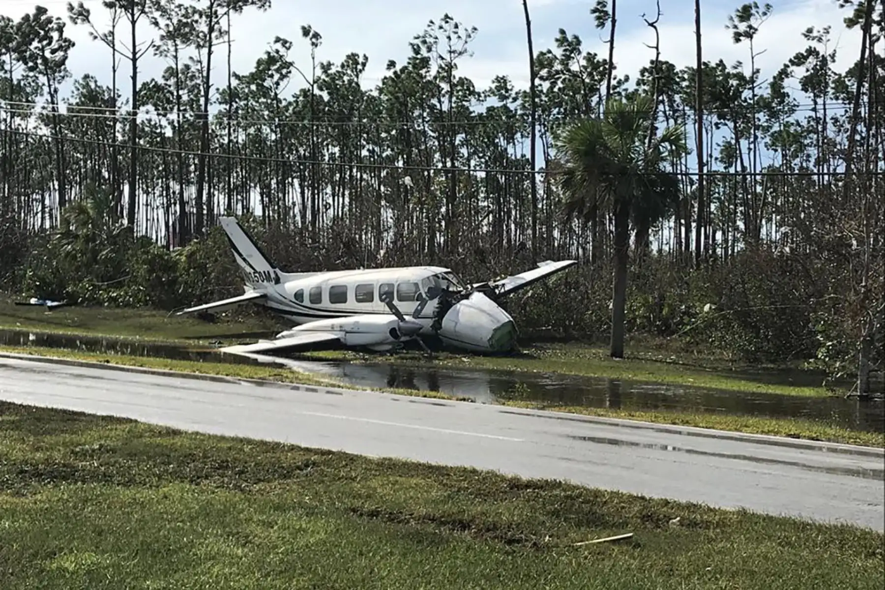Escombros que dejó el huracán Dorian en el Aeropuerto Internacional de Las Bahamas. Foto: AFP