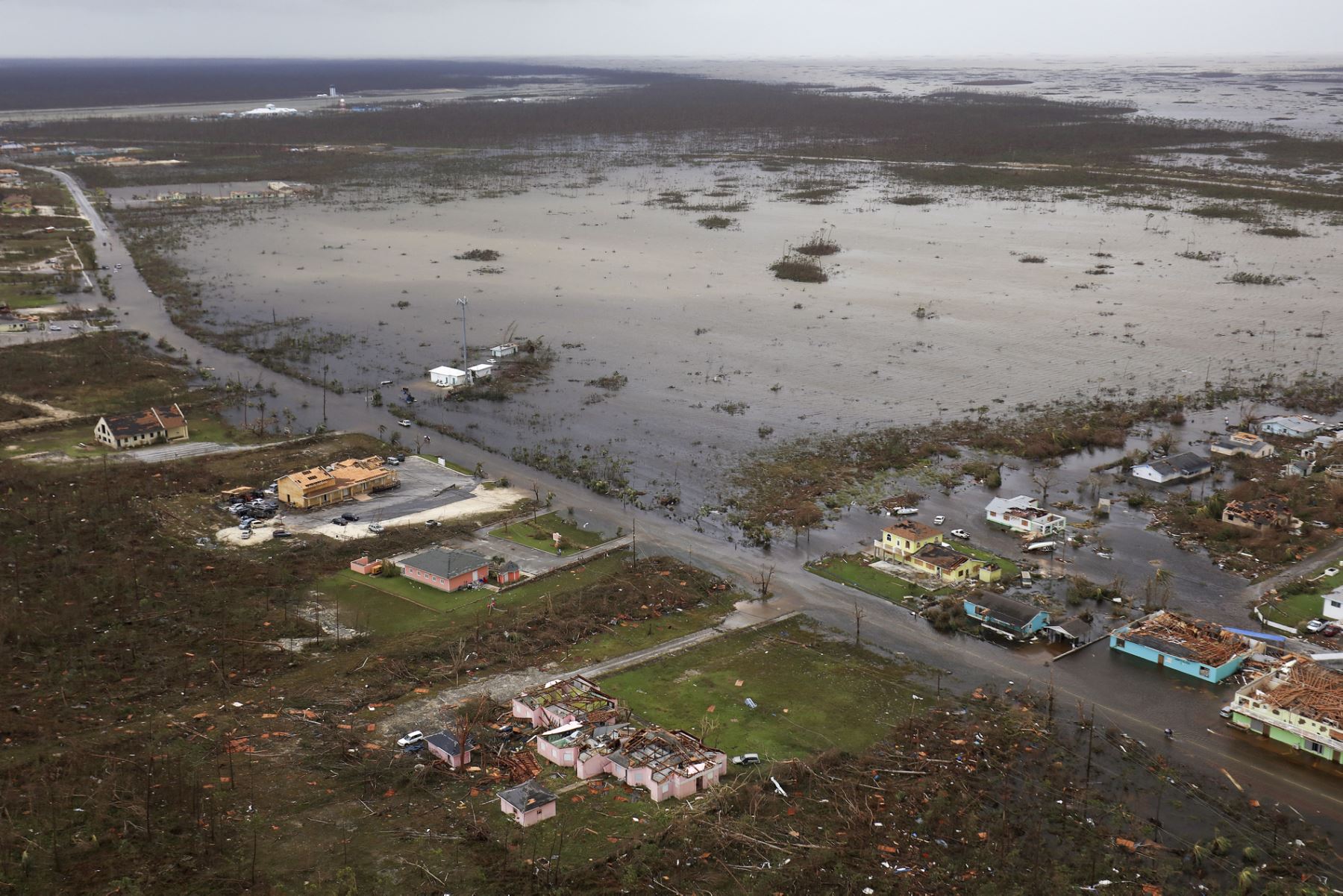 Escombros y destrucción tras el huracán Dorian en la isla Great Abaco en el norte de Bahamas. Foto: AFP