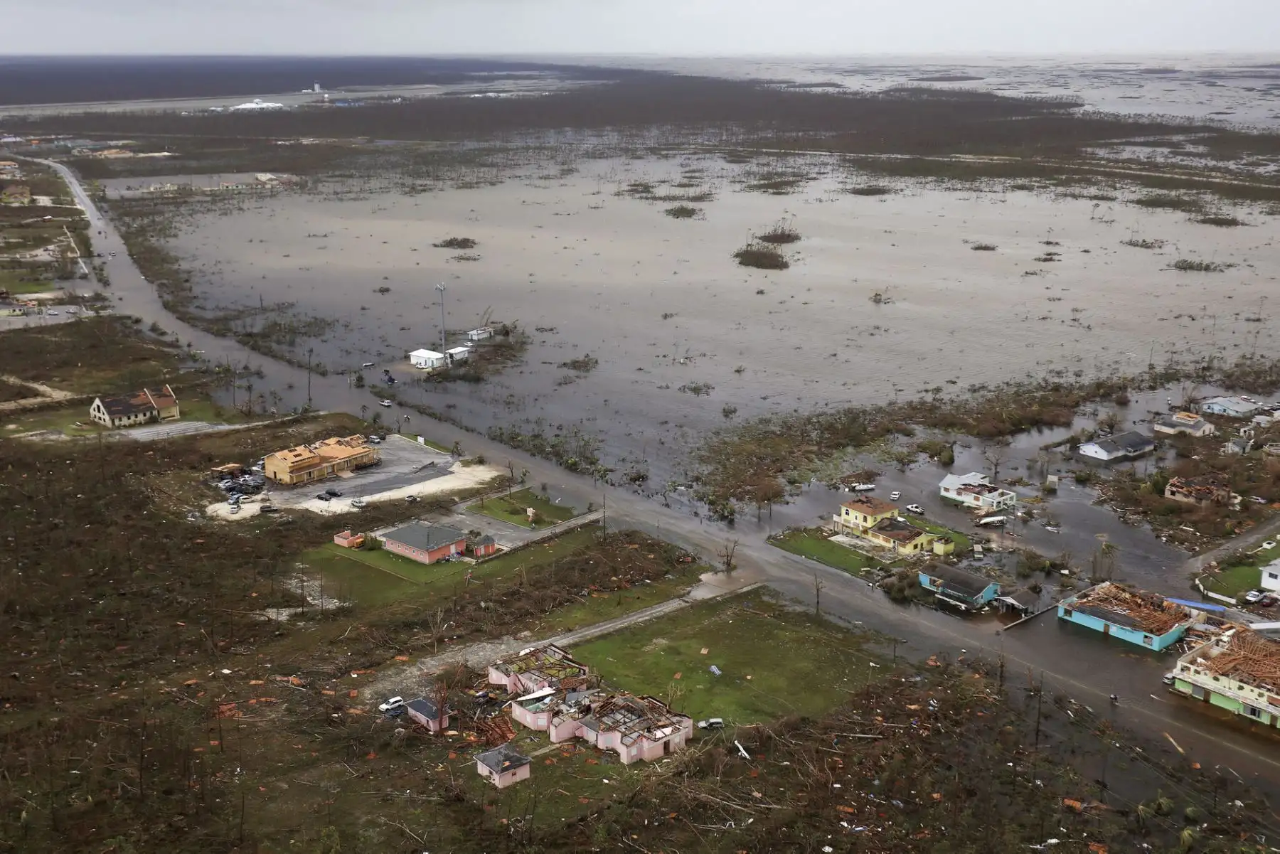 Escombros y destrucción tras el huracán Dorian en la isla Great Abaco en el norte de Bahamas. Foto: AFP