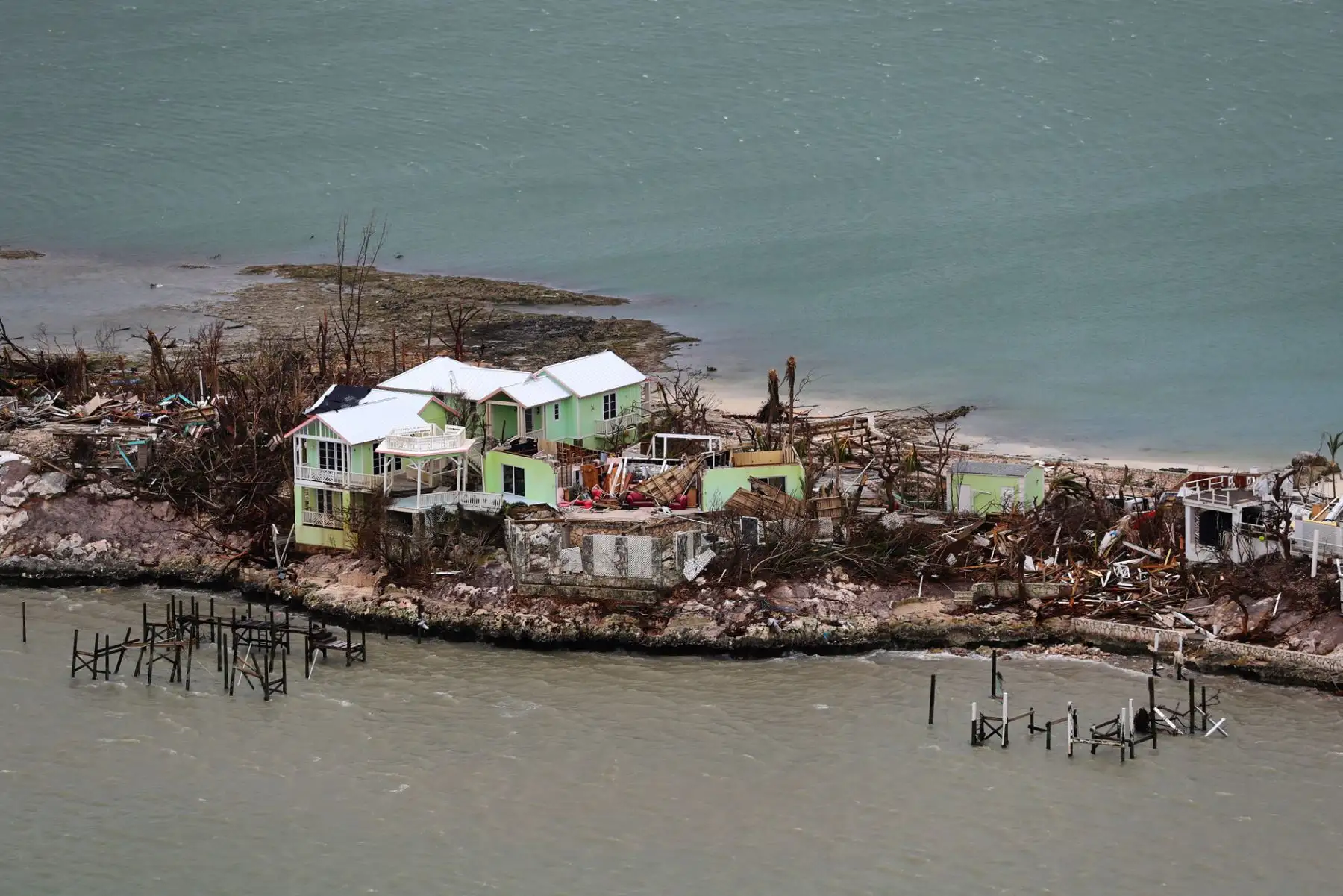 Escombros y destrucción tras el huracán Dorian en la isla Great Abaco en el norte de Bahamas. Foto: AFP