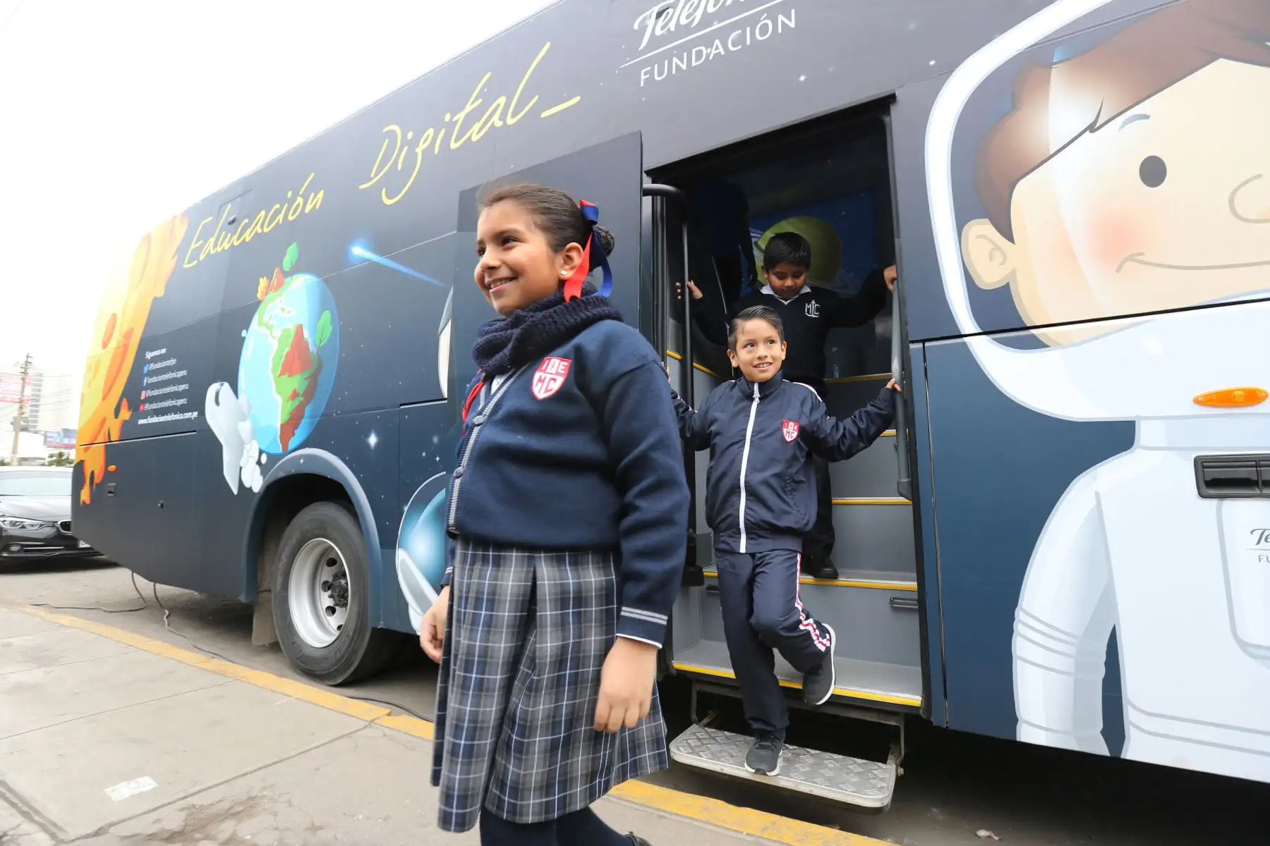 Llega a Lima el “Bus Educación Digital” a colegio emblemático Melitón Carvajal que  recorrerá 21 colegios de Lima Metropolitana para que más de 16 Mil alumnos accedan a un aprendizaje lúdico, interactivo y basado en juegos virtuales que cumplen con el Currículo Escolar Nacional .Foto: ANDINA/Norman Córdova