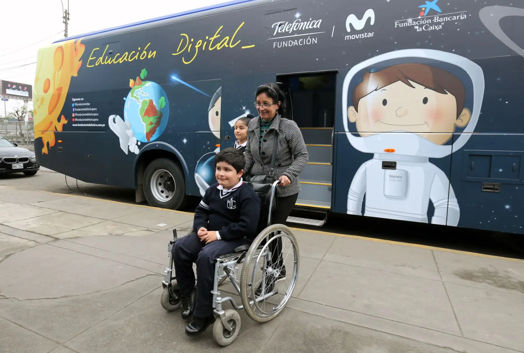 Llega a Lima el “Bus Educación Digital” a colegio emblemático Melitón Carvajal que  recorrerá 21 colegios de Lima Metropolitana para que más de 16 Mil alumnos accedan a un aprendizaje lúdico, interactivo y basado en juegos virtuales que cumplen con el Currículo Escolar Nacional .Foto: ANDINA/Norman Córdova