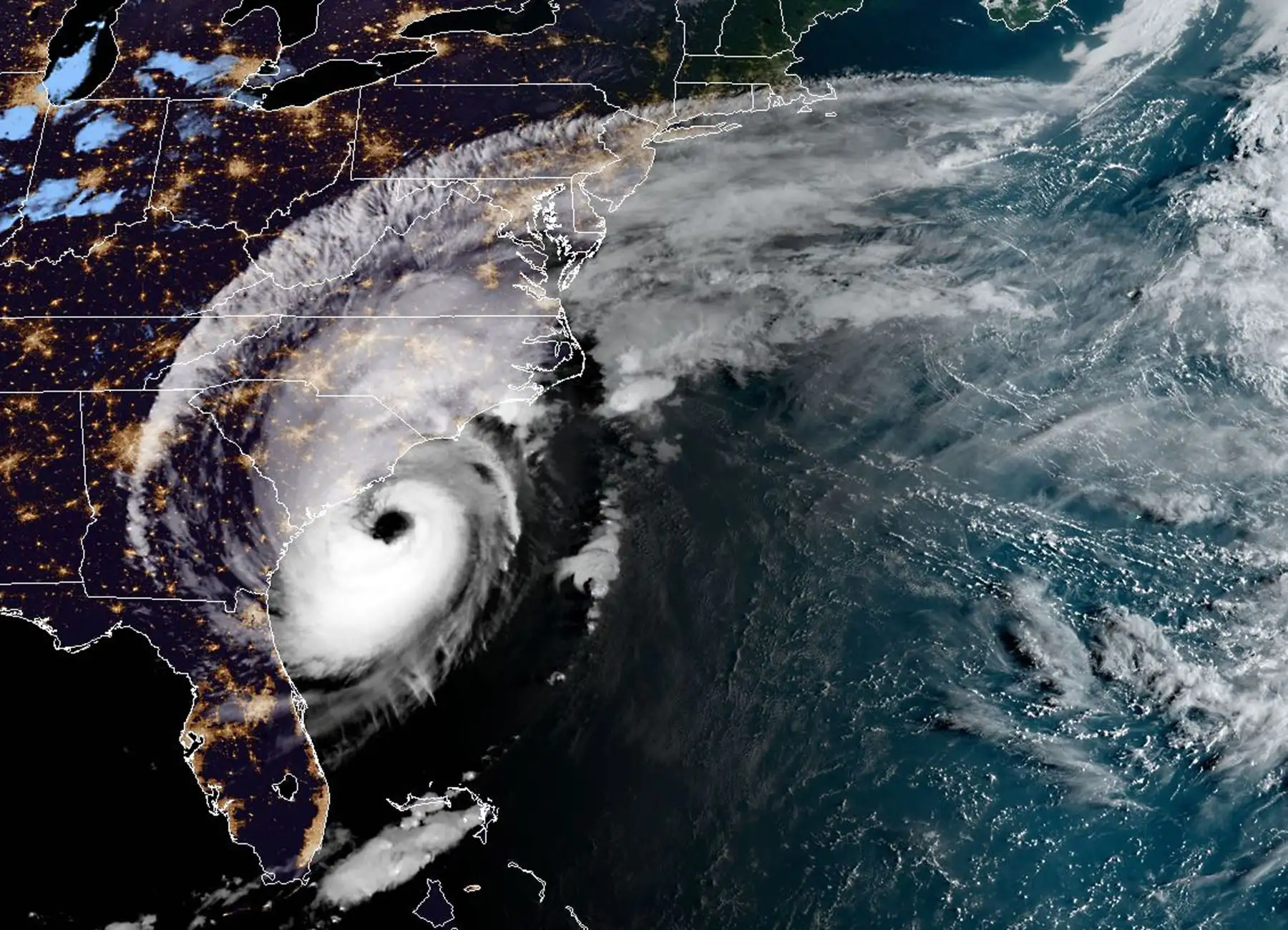 Imagen satelital muestra la tormenta tropical Dorian mientras se asienta sobre el sudeste de los Estados Unidos. Foto: AFP