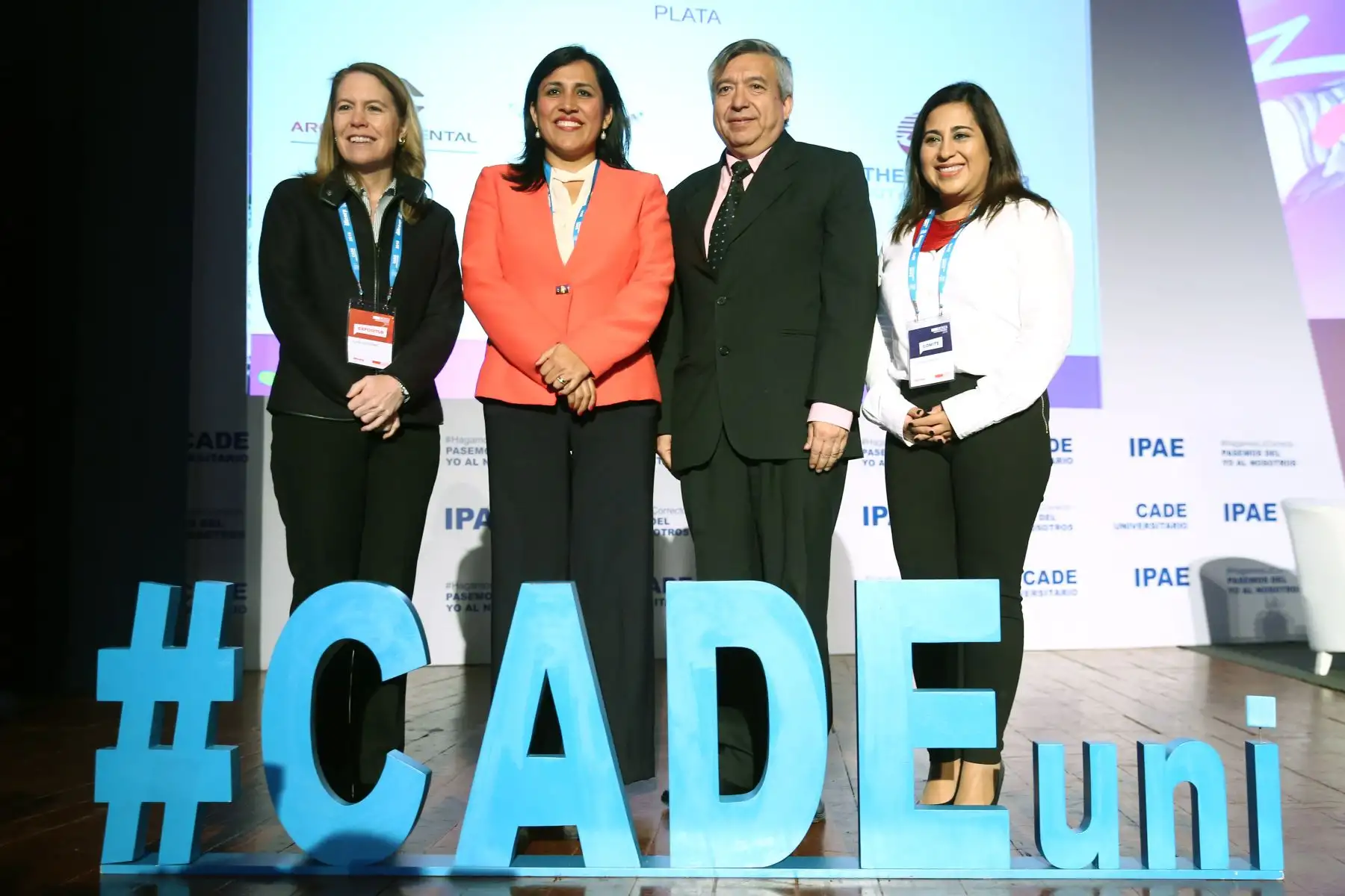 Foto oficial de la Ministra de Educación, Flor Pablo Medina y Elena Contero presidente de IPAE, quienes participan en el Cade Universitario 2019. 
Foto: ANDINA/ Vidal Tarqui