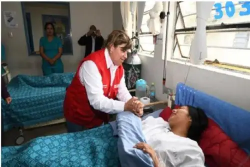 La ministra de Salud, Zulema Tomás, visitó las instalaciones del nuevo hospital regional de Ayacucho y pudo constatar que cuenta con los equipos de alta tecnología y modernos ambientes para la atención de la población.