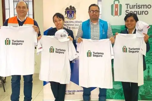 El Mincetur promueve el turismo seguro mediante la capacitación de los operadores de agencias de viaje y turismo.
