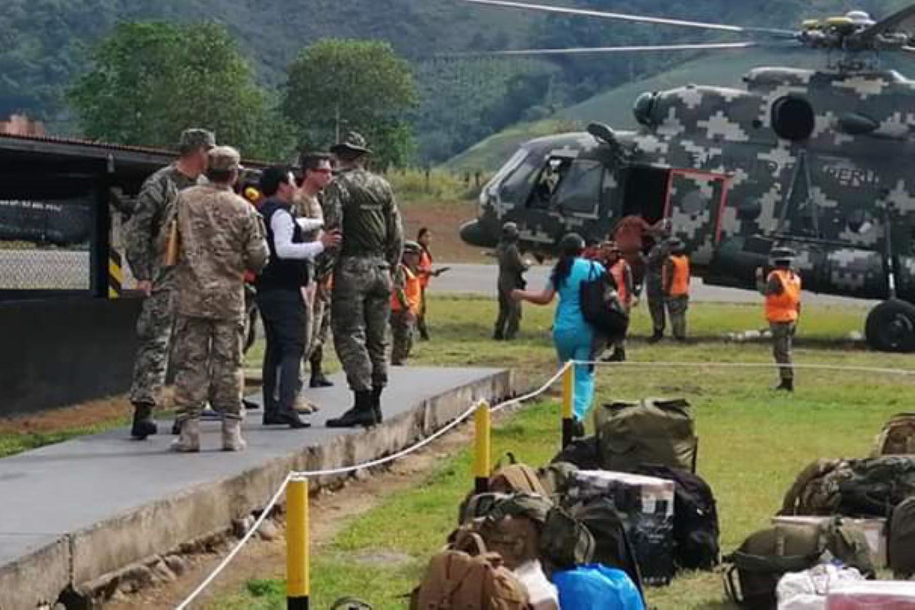 En helicópteros del Ejército del Perú se movilizó a brigada médica para atender a pobladores afectados por intoxicación masiva en la comunidad de Parijaro, en la selva de Junín. Foto: ANDINA/Pedro Tinoco