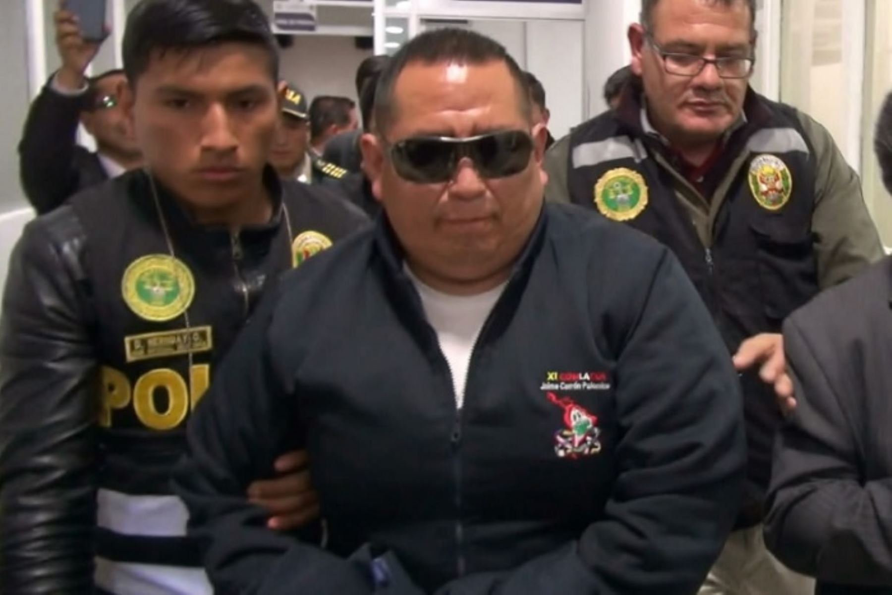 Fritz Elias Cerrón Rojas, hermano del suspendido gobernador regional de Junín, Vladimir Cerrón, fue detenido en el interior de la Corte Superior Justicia de Junín por agentes de la Dirección General de Inteligencia del Ministerio del Interior, en coordinación con la Policía de Requisitorias de Huancayo.