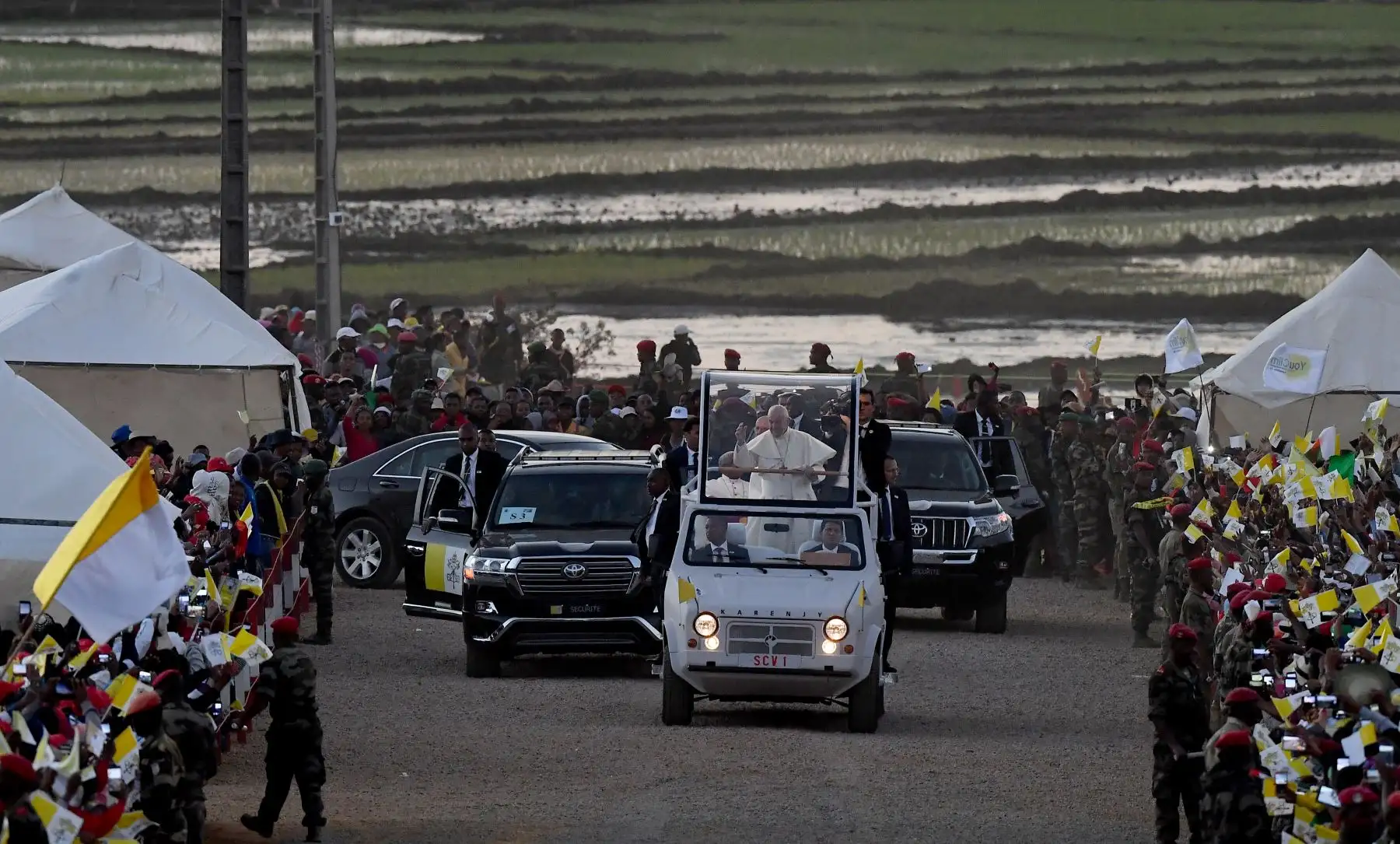 El Papa Francisco visita una gira de tres naciones por los países africanos del Océano Índico, entre ellos Madagascar afectados por la pobreza, el conflicto y desastre natural.
Foto: AFP