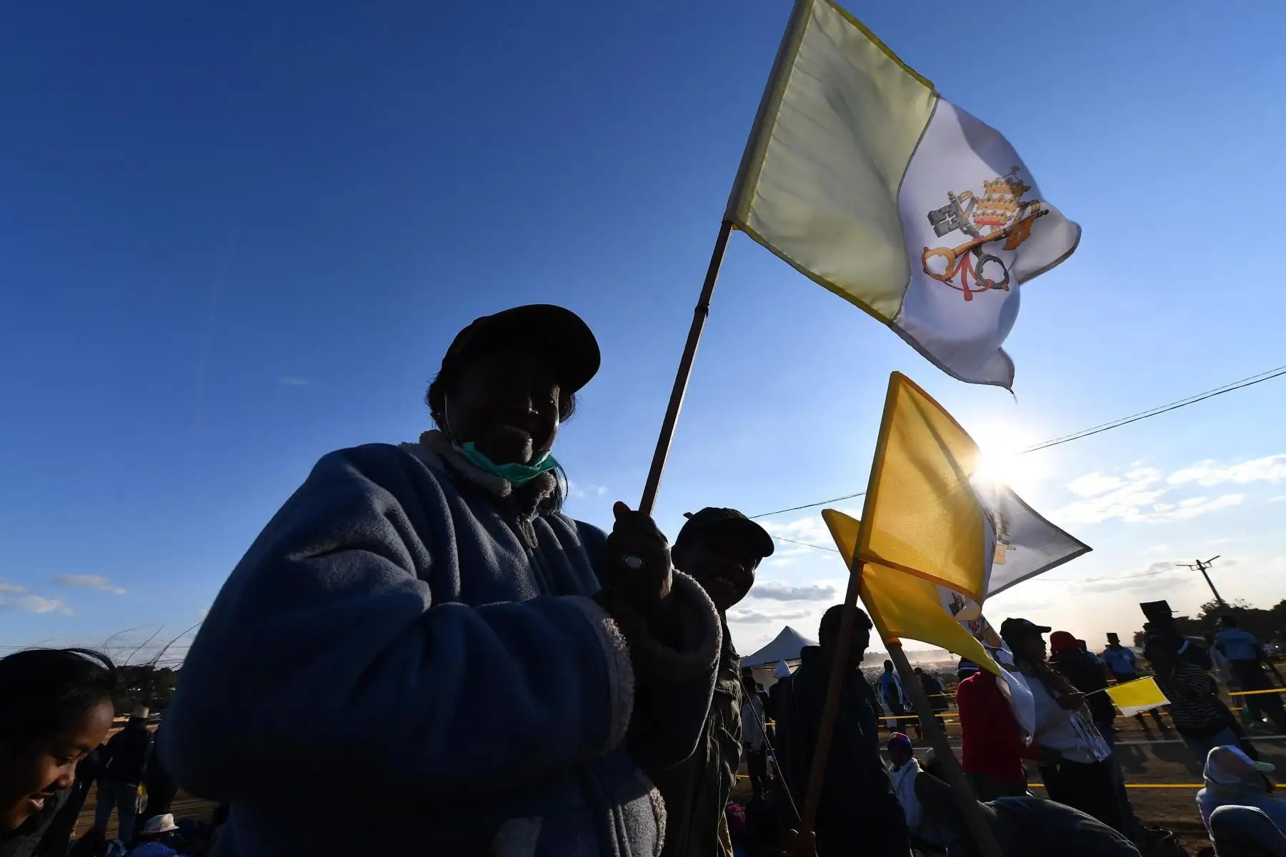 Espléndida espera del Papa Francisco para la vigilia con los jóvenes en los terrenos diocesanos de Soamandrakizay en Madagascar.
Foto: EFE