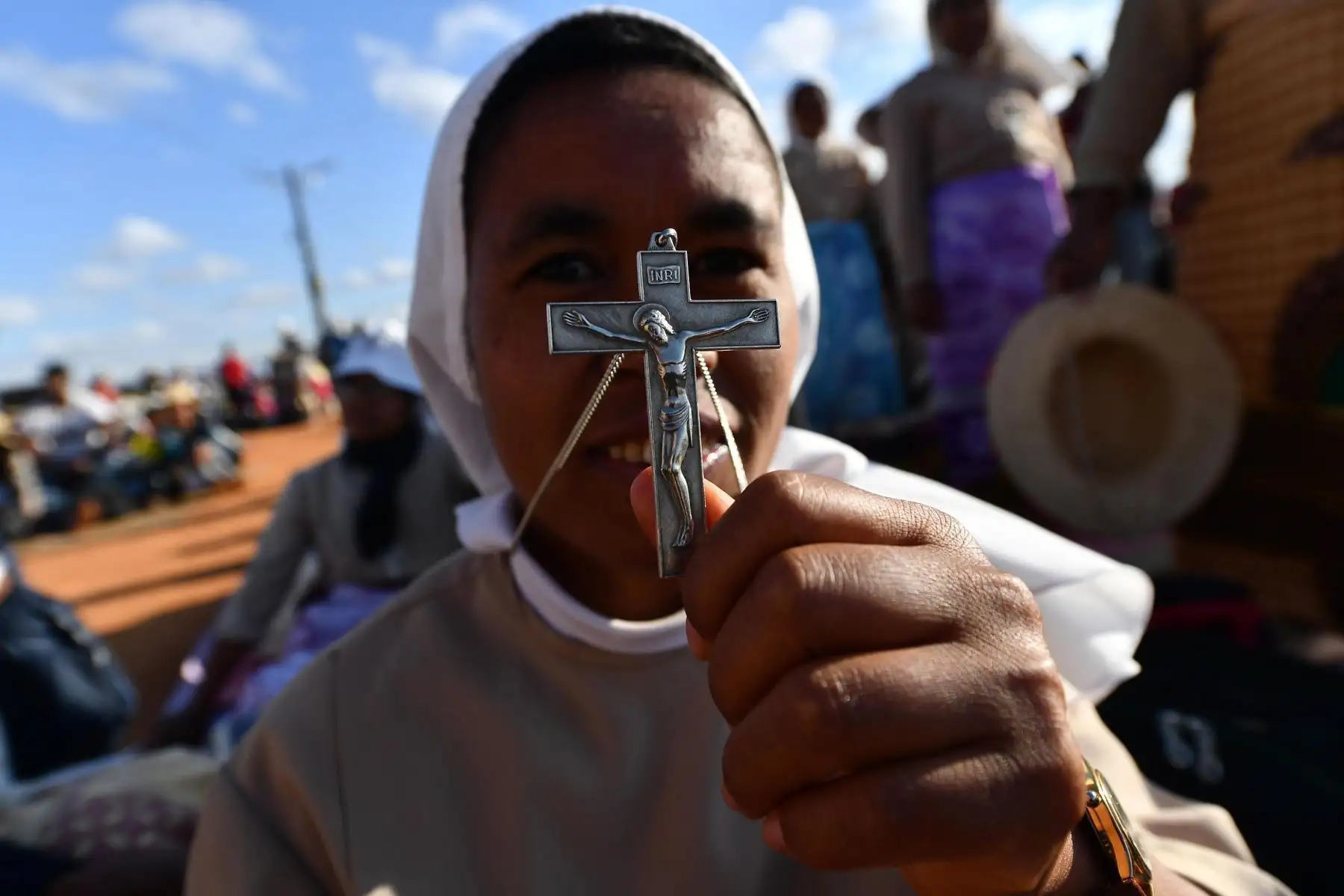 Espléndida espera del Papa Francisco para la vigilia con los jóvenes en los terrenos diocesanos de Soamandrakizay en Madagascar.
Foto: EFE
