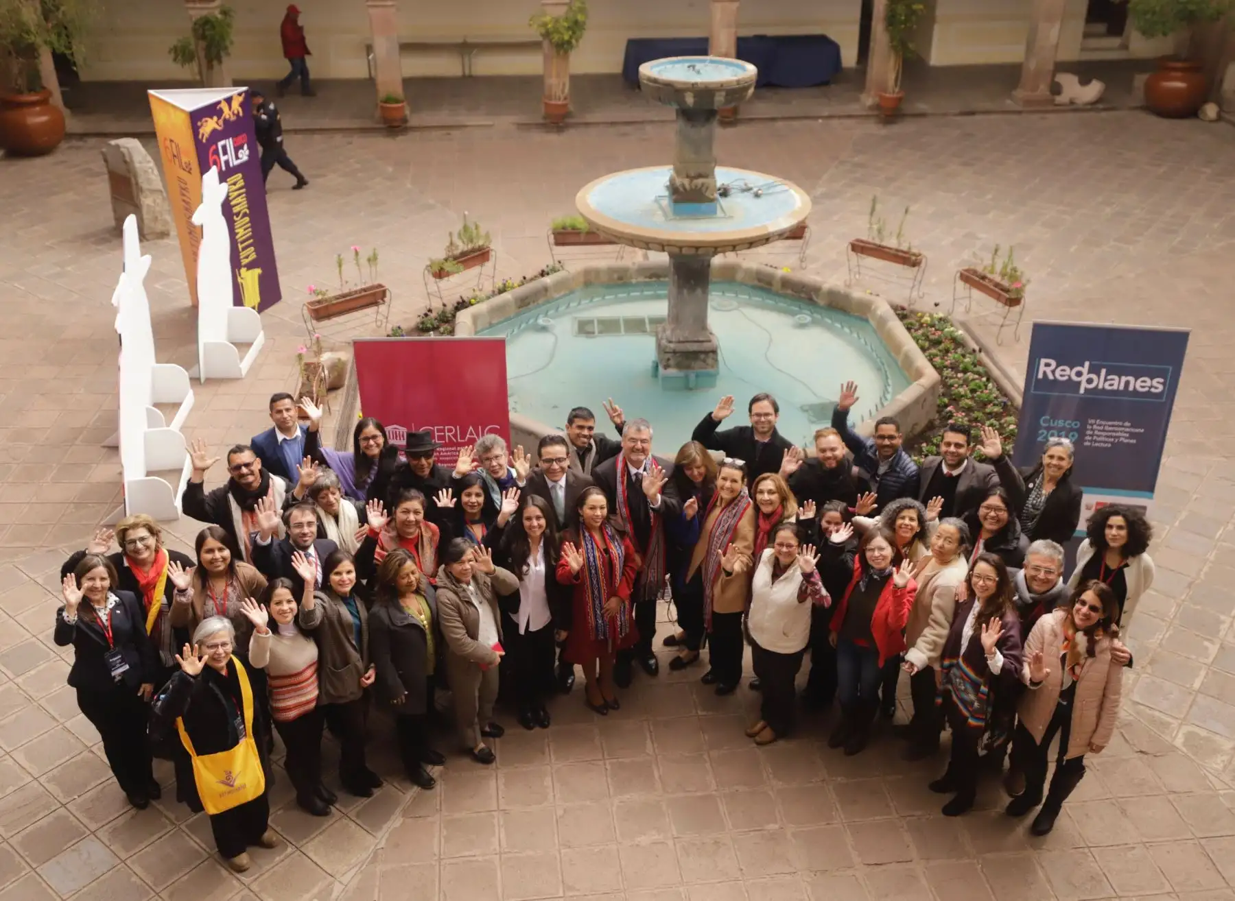 El ministro de Cultura Luis Jaime Castillo participa en la ceremonia de clausura del VII Encuentro de la Red Iberoamericana de Responsables de Políticas y Planes de Lectura - REDPLANES. Lo acompañan la directora de  CERLALC, Marianne Ponsford y NellyCuadros, presidenta de la Comisión de Cultura y Patrimonio Cultural del Congreso de la República.
Foto: Cortesía Mincul