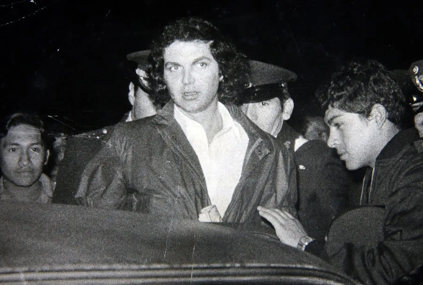 Camilo Sesto a su llegada al aeropuerto internacional Jorge chavez  en la ciudad de Lima el 17 de junio de 1980.
Foto: Archivo diario El Peruano/Pavel Marrul