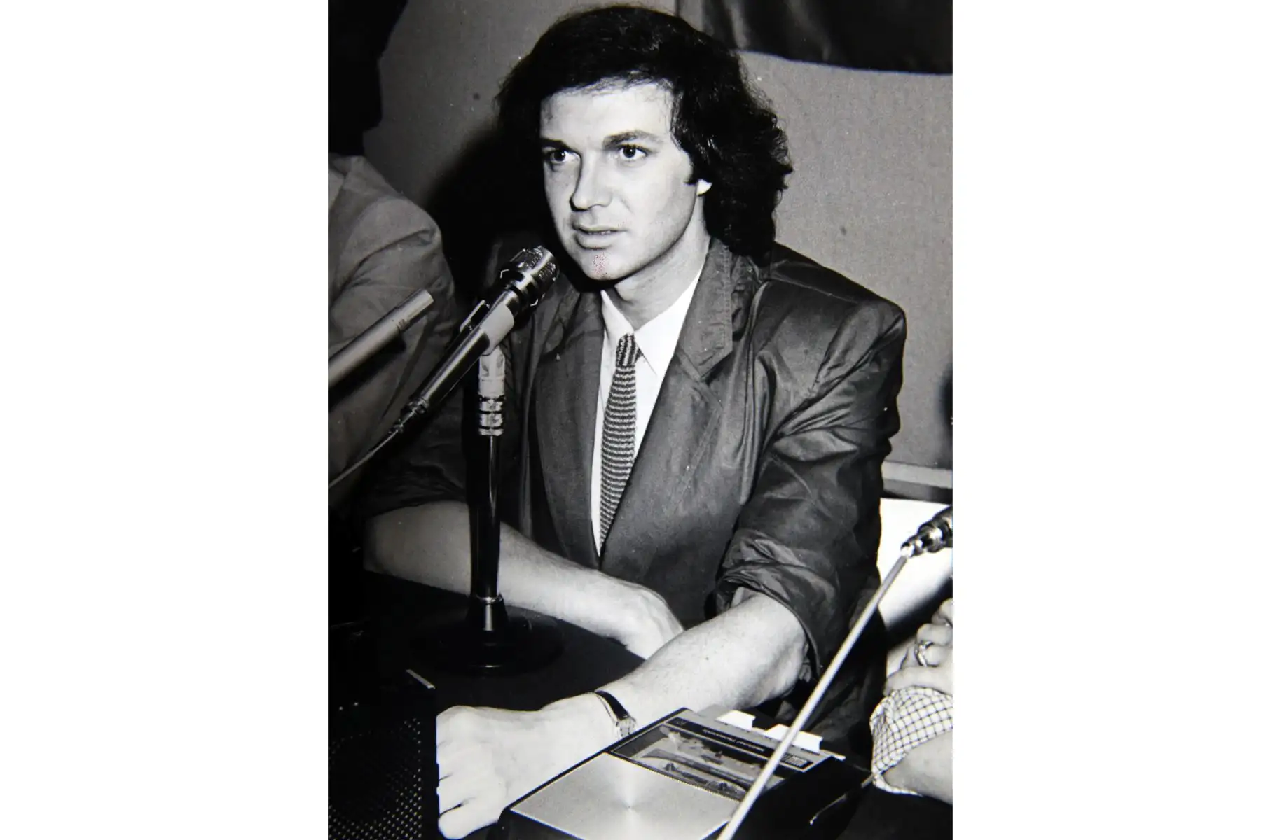 Camilo Sesto en conferencia de prensa a los medios de comunicación de Lima el 18 de junio de 1980.
Foto: ANDINA/Norman Córdova
