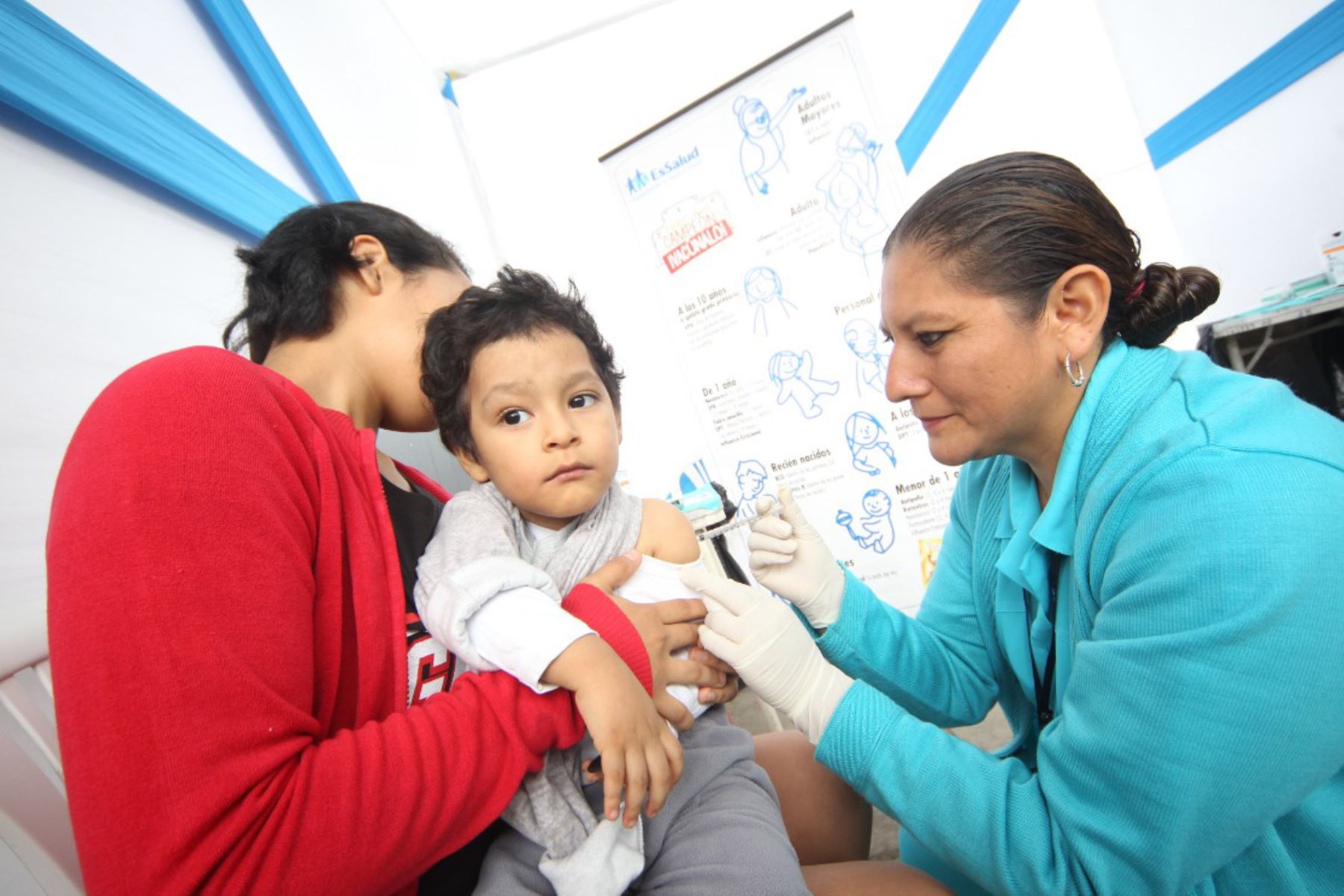 El Ministerio de Salud (Minsa) reconoció al personal de EsSalud, por su esfuerzo y cooperación, en el Barrido Nacional de Vacunación.
