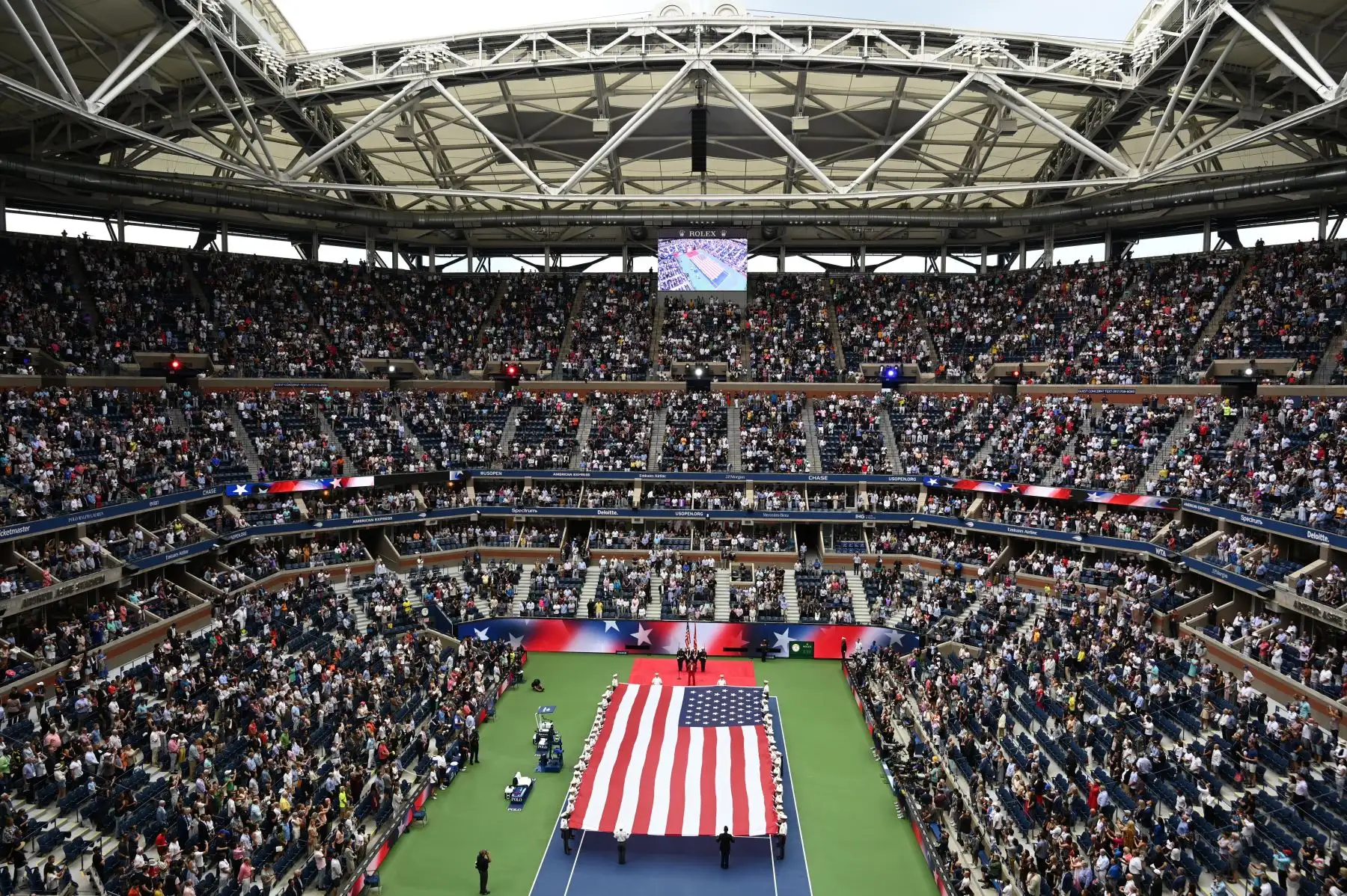 La bandera nacional de EE. UU. Se ve antes de la ceremonia de apertura antes de que Daniil Medvedev de Rusia jugara contra Rafael Nadal de España durante su partido de la final individual masculina en el US Open 2019.
Foto: AFE