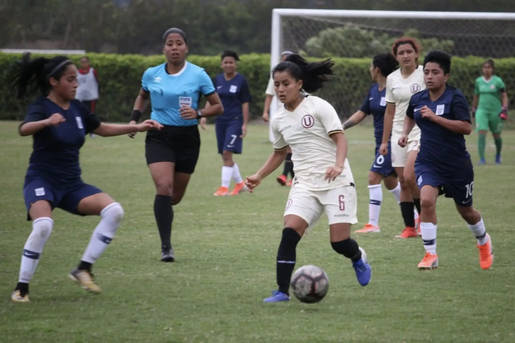 Universitario  derrotó 1 a 0 a Alianza Lima en el clásico del futbol femenino  en Campo Mar.
Foto: ANDINA/Difusión
