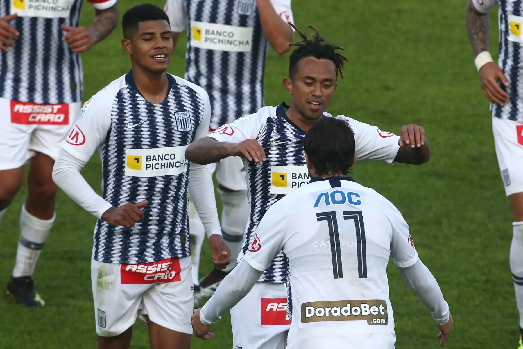 Joazhiño Arroé Salcedo, Wilder Cartagena y Felipe Rodriguez de Alianza Lima venció 2-0 a Ayacucho FC por la sexta jornada del Torneo Clausura de la Liga 1. Foto: ANDINA/Vidal Tarqui