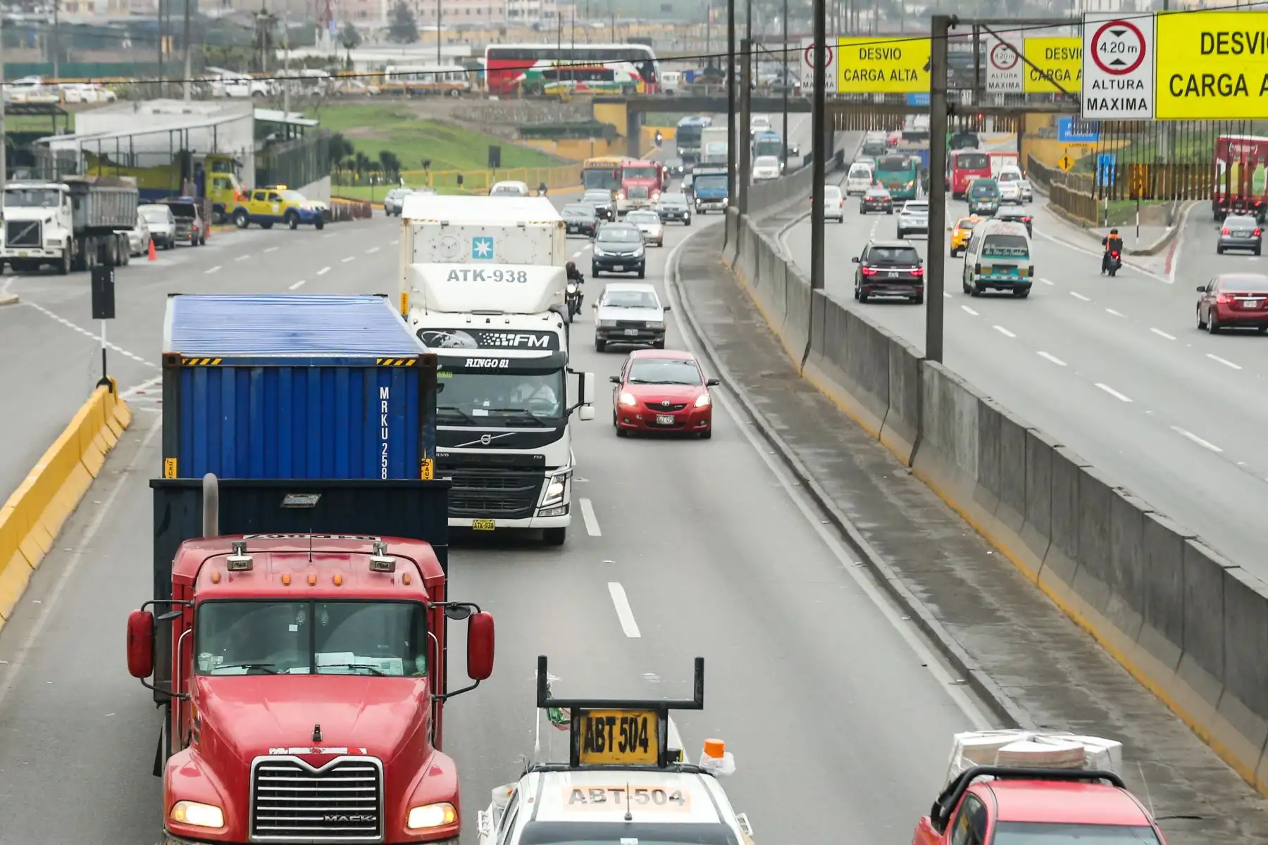La Municipalidad de Lima anunció hoy que este martes 10 de setiembre se inicia el Plan de restricción vehicular Pico y placa para el transporte de carga y mercancías. Foto: ANDINA/ Norman Cordova
