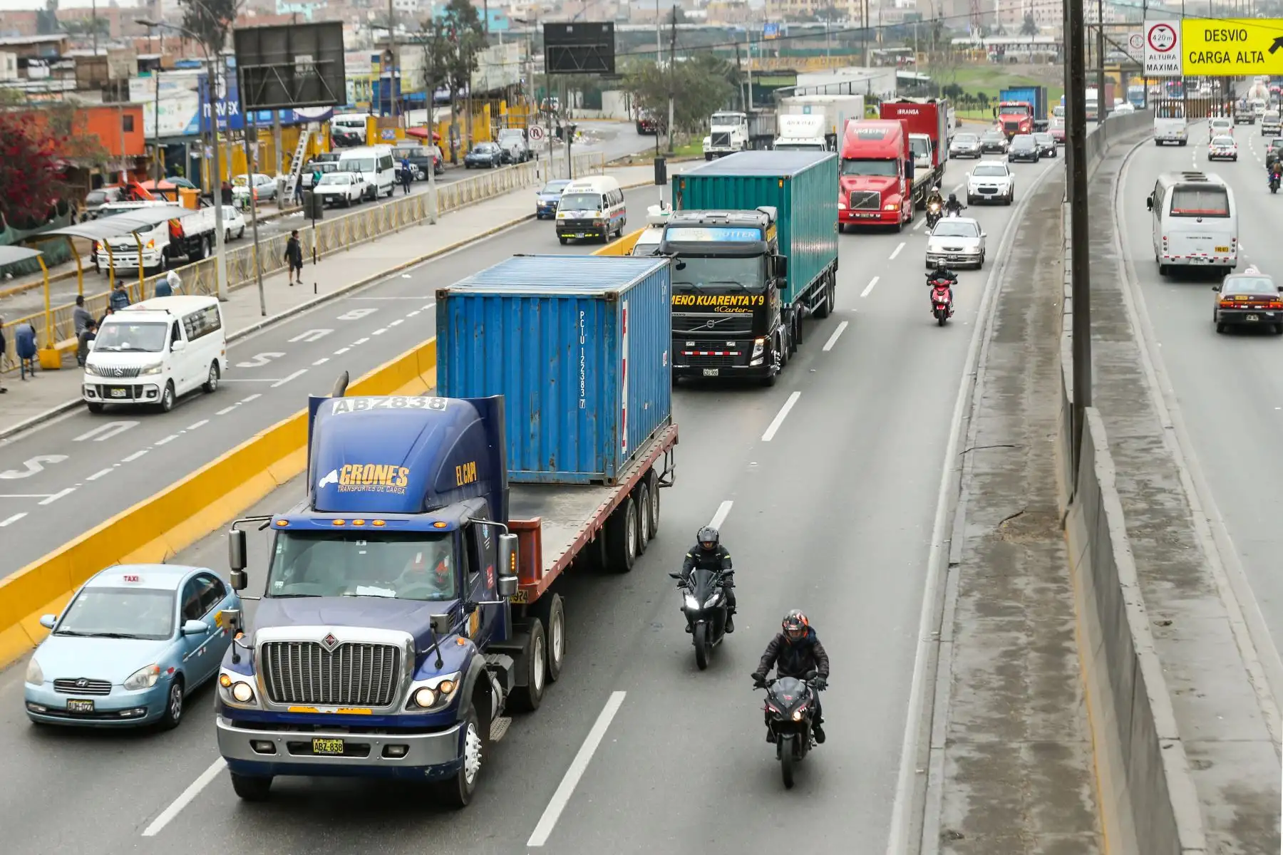 La Municipalidad de Lima anunció hoy que este martes 10 de setiembre se inicia el Plan de restricción vehicular Pico y placa para el transporte de carga y mercancías. Foto: ANDINA/ Norman Cordova