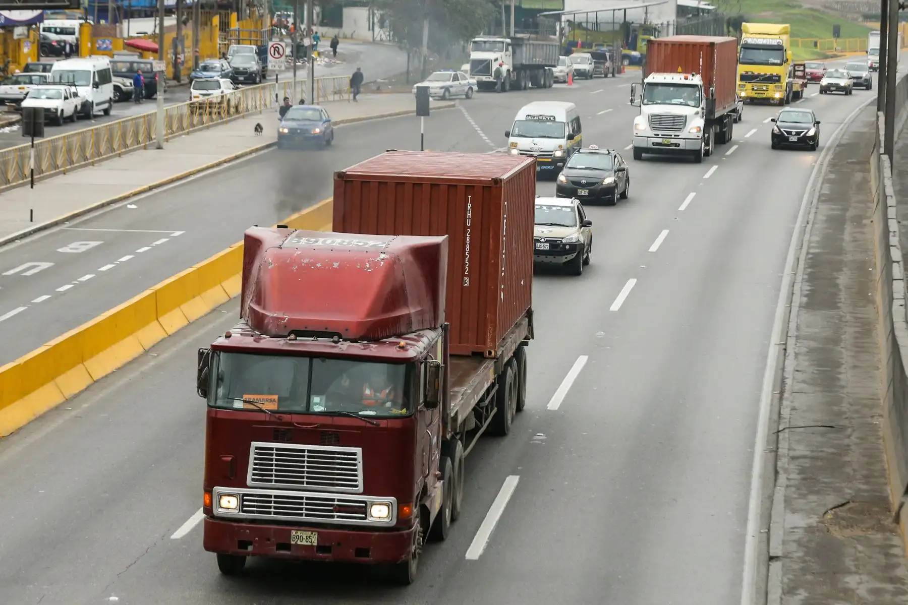 La Municipalidad de Lima anunció hoy que este martes 10 de setiembre se inicia el Plan de restricción vehicular Pico y placa para el transporte de carga y mercancías. Foto: ANDINA/ Norman Cordova