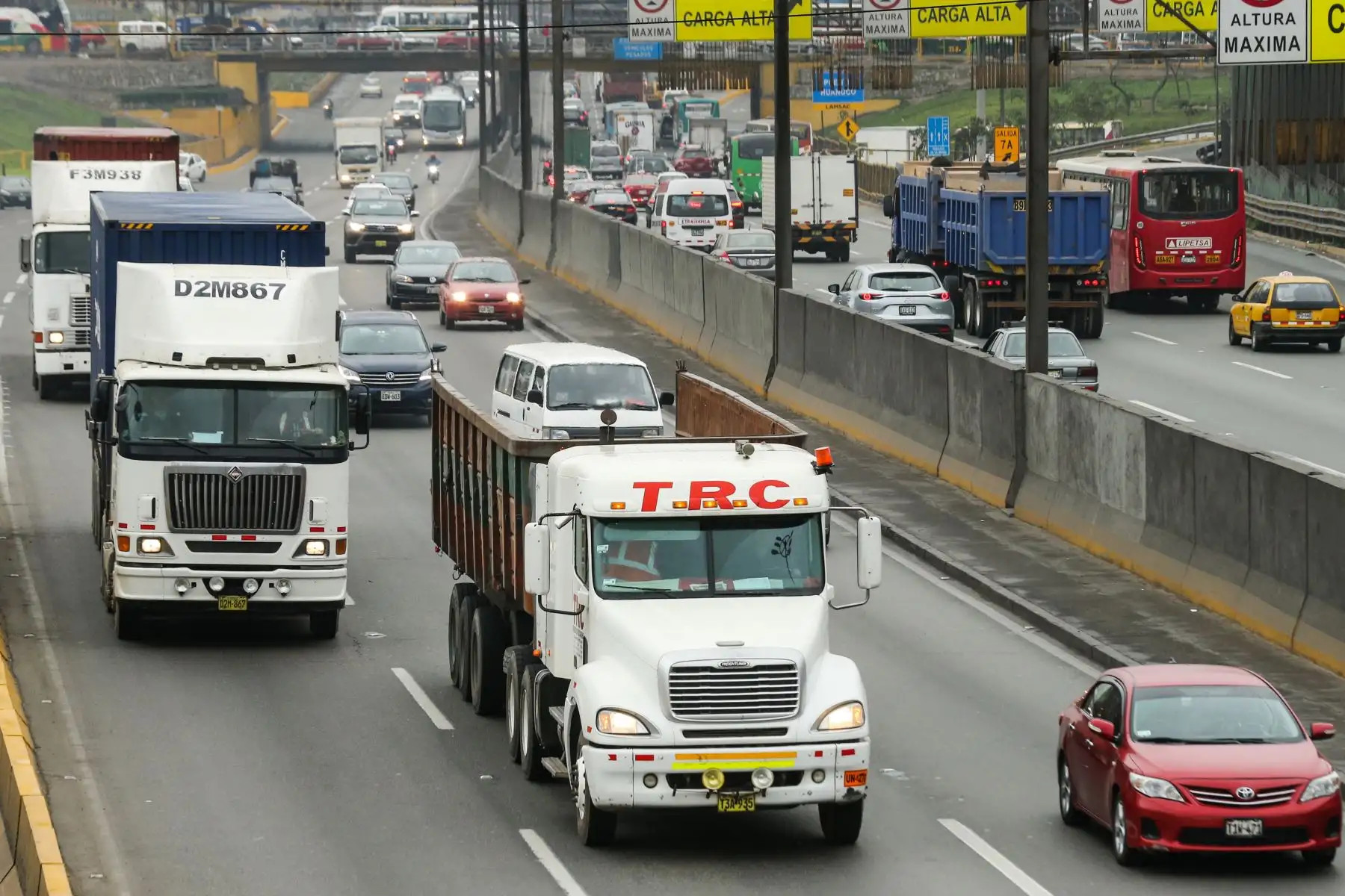La Municipalidad de Lima anunció hoy que este martes 10 de setiembre se inicia el Plan de restricción vehicular Pico y placa para el transporte de carga y mercancías. Foto: ANDINA/ Norman Cordova