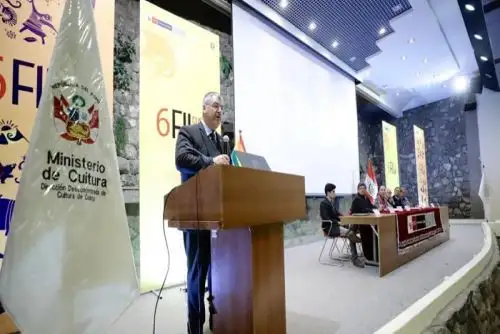 El ministro de Cultura, Luis Jaime Castillo Butters, clausuró la sexta edición de la Feria Internacional del Libro FIL Cusco 2019, evento que durante los 11 días que duró permitió la venta de ejemplares por más de medio millón de soles.