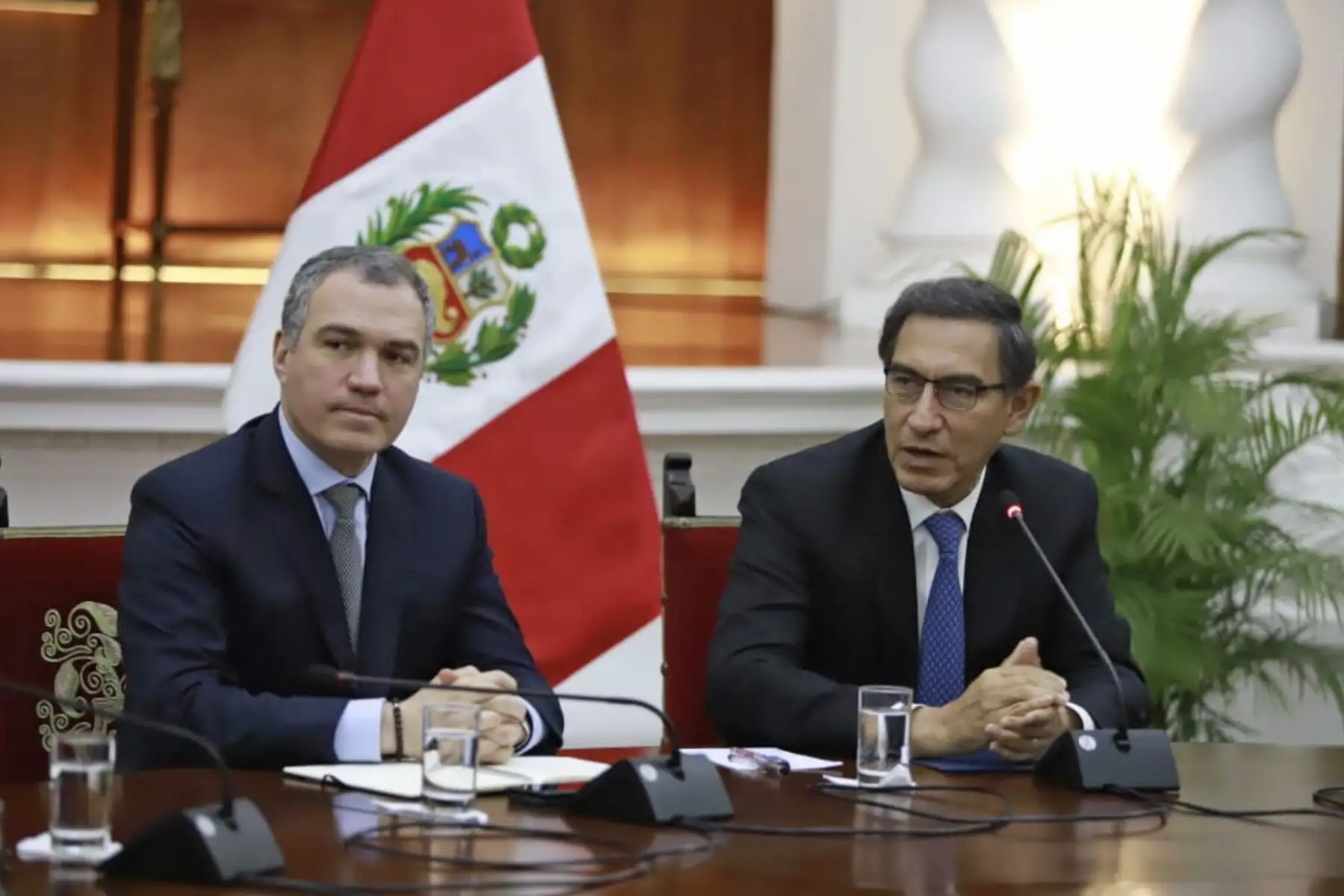 El presidente Martin Vizcarra, recibe a las bancadas del Congreso para dialogar sobre el proyecto de adelanto de elecciones. Foto: ANDINA/Prensa Presidencia El presidente Martin Vizcarra, recibe a las bancadas del Congreso para dialogar sobre el proyecto de adelanto de elecciones. Foto: ANDINA/Prensa Presidencia