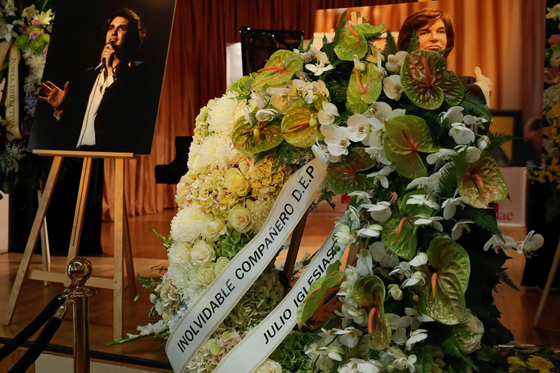 Capilla ardiente del cantante Camilo Sesto, que falleció en la madrugada del pasado domingo en Madrid a los 72 años. Foto: EFE