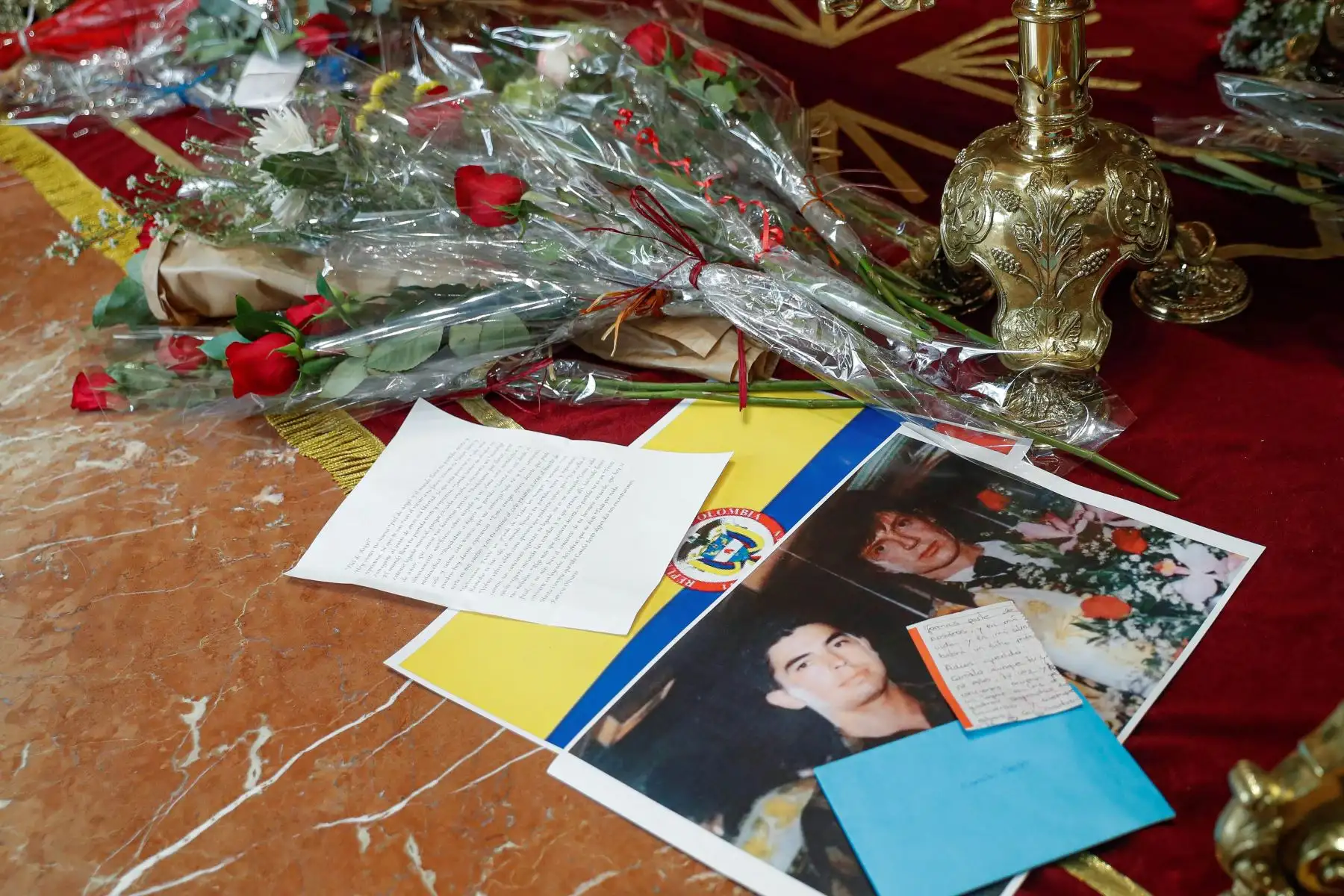 Capilla ardiente del cantante Camilo Sesto, que falleció en la madrugada del pasado domingo en Madrid a los 72 años. Foto: EFE