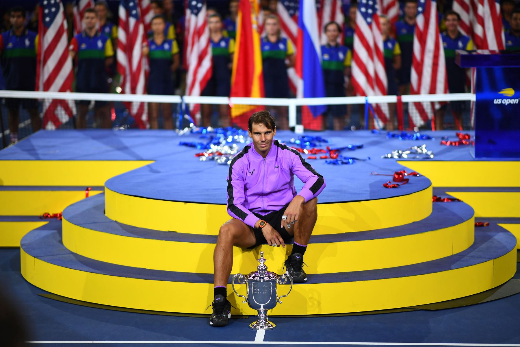 Rafael Nadal de España posee el trofeo después de su victoria sobre Daniil Medvedev de Rusia durante el partido de la final masculina individual en el US Open 2019 en el USTA Billie Jean King National Tennis Center en Nueva York.Foto:AFP