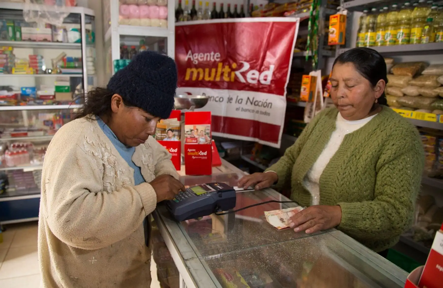 Brindan educación financiera a la población usuaria.