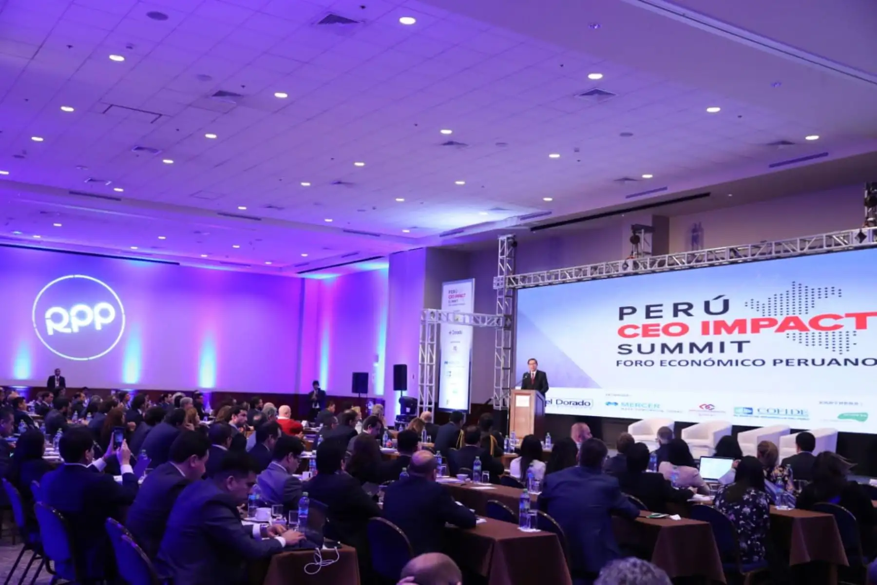 Jefe de Estado, Martín Vizcarra, clausura el Foro Económico Peruano “Competitividad para el Desarrollo”.Foto:ANDINA/Prensa  Presidencia