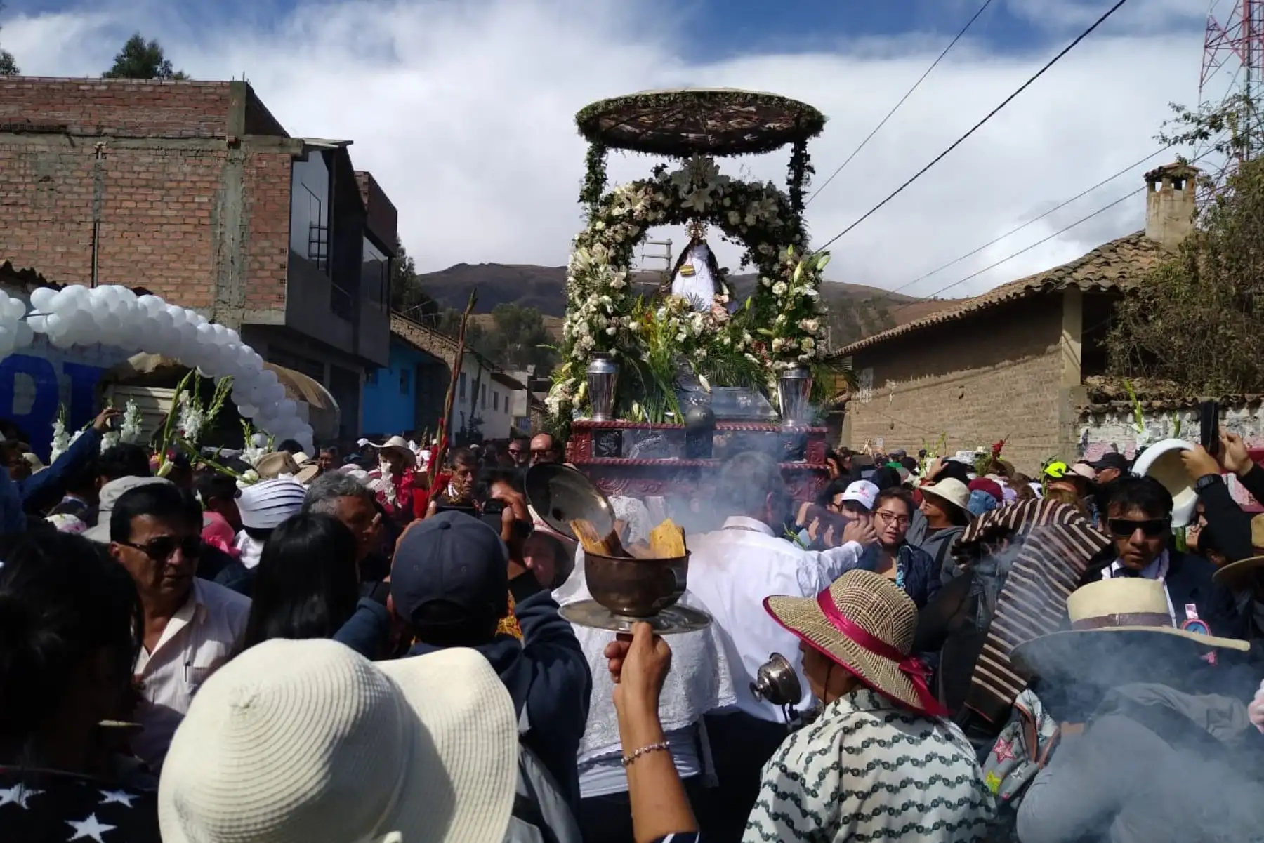 Miles de devotos peruanos y extranjeros de la Virgen de Cocharcas, participan en su festividad, declarada Patrimonio Cultural de la Nación en el 2014; en la región Junín. Foto:ANDINA/Pedro Tinoco