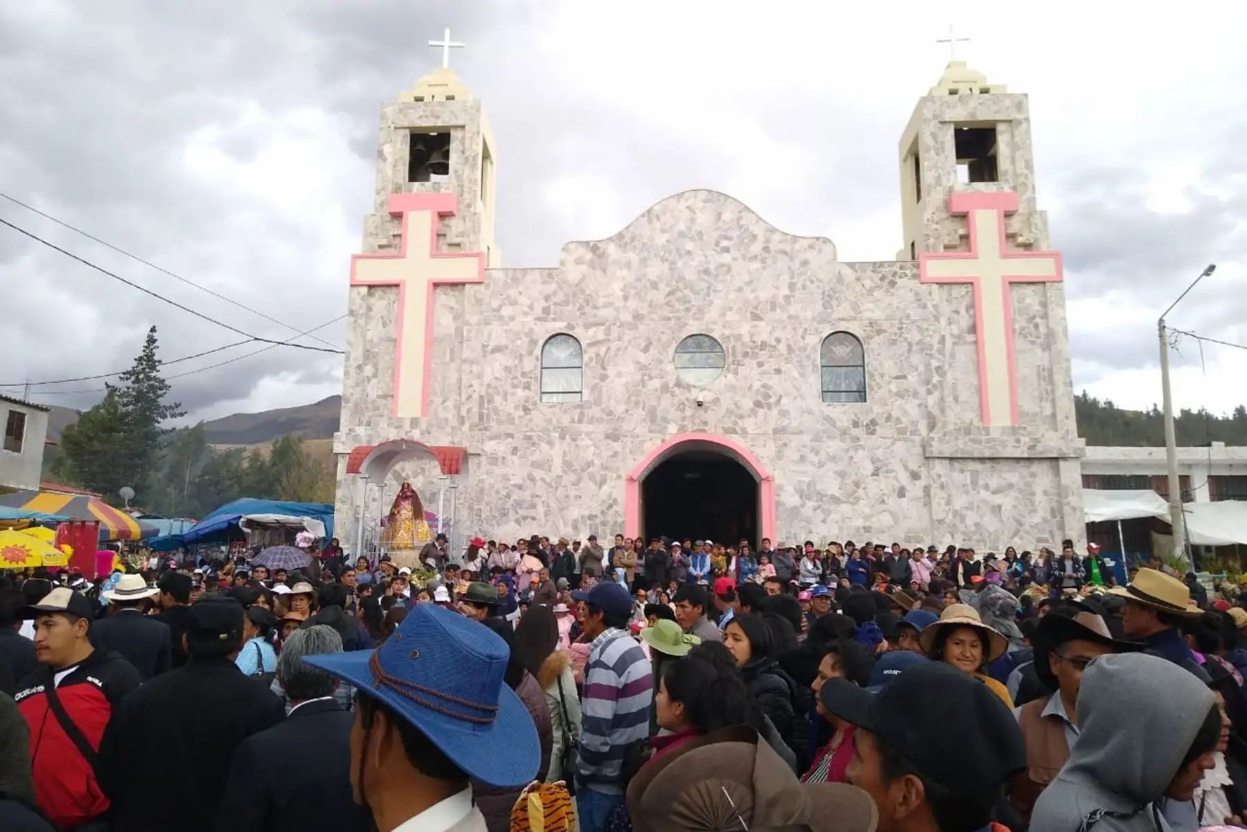 Miles de devotos peruanos y extranjeros de la Virgen de Cocharcas, participan en su festividad, declarada Patrimonio Cultural de la Nación en el 2014; en la región Junín. Foto:ANDINA/Pedro Tinoco
