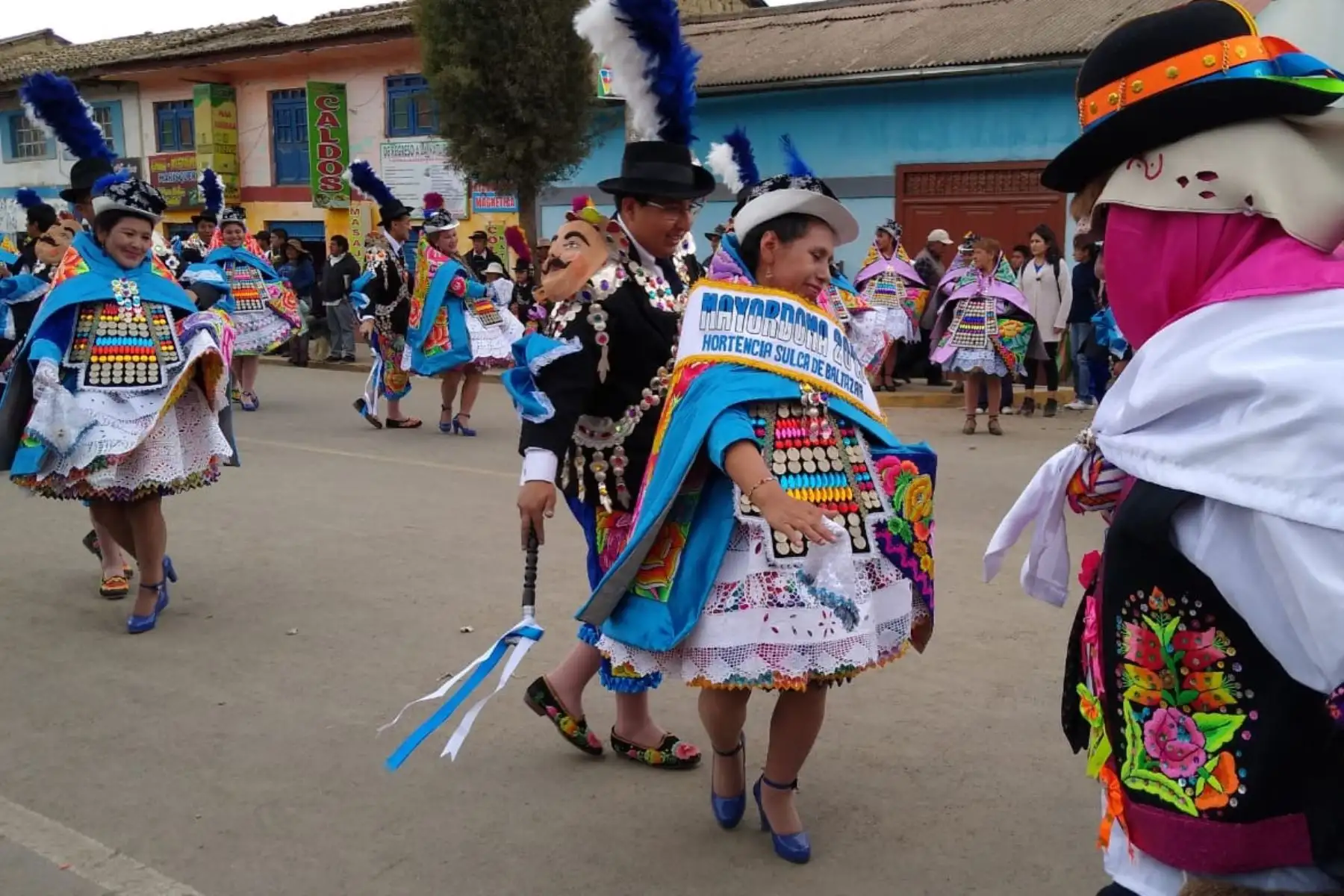 Con bailes típicos devotos peruanos y extranjeros de la Virgen de Cocharcas, participan en su festividad, declarada Patrimonio Cultural de la Nación en el 2014; en la región Junín. Foto:ANDINA/Pedro Tinoco
