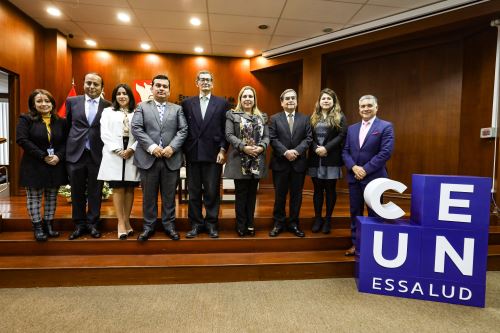 Presidenta de EsSalud lanzó hoy el I Curso de Extensión Universitaria dirigido a jóvenes con alto rendimiento académico. Foto: EsSalud