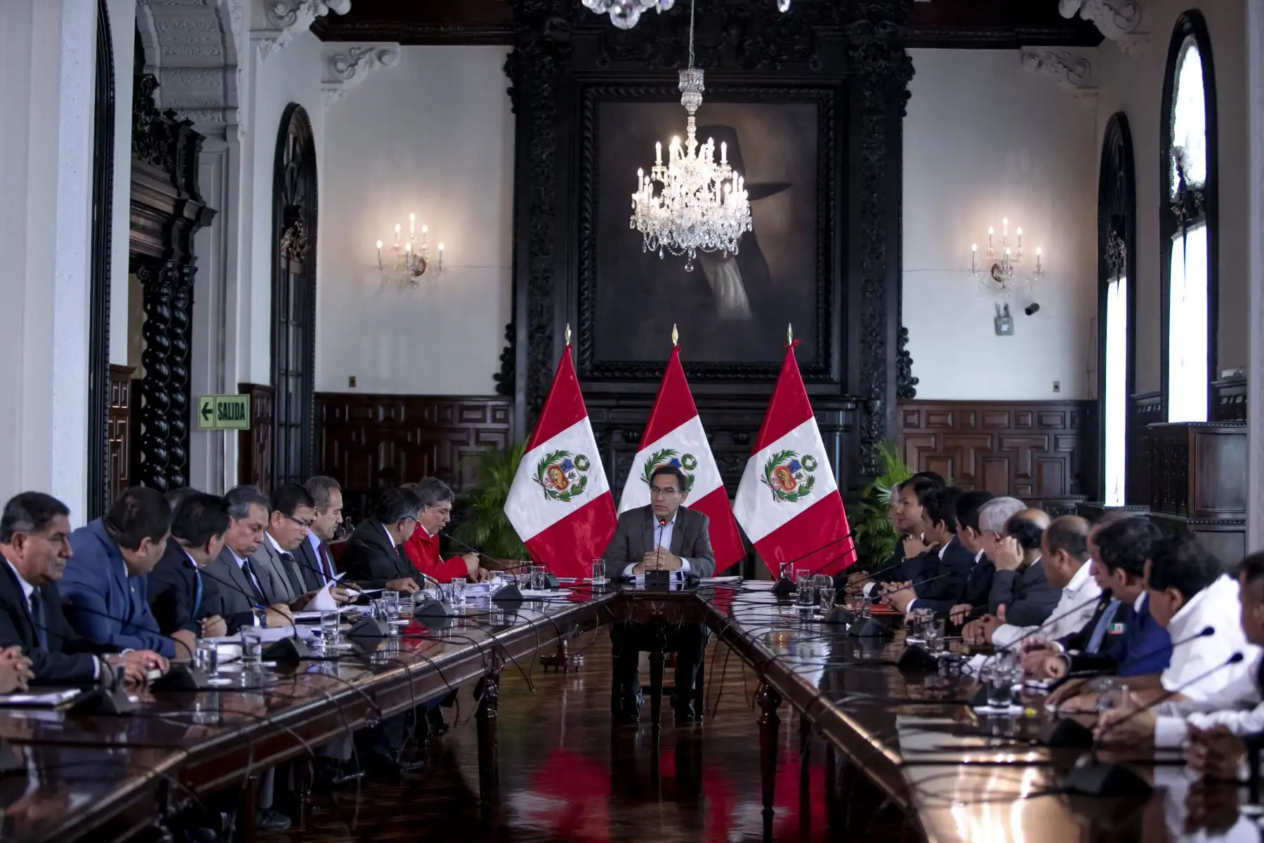 Presidente Martín Vizcarra acompañado por representantes del Ejecutivo, sostiene una reunión con autoridades de Piura para dialogar sobre las distintas prioridades y proyectos de la región.Foto:ANDINA/Prensa Presidencia