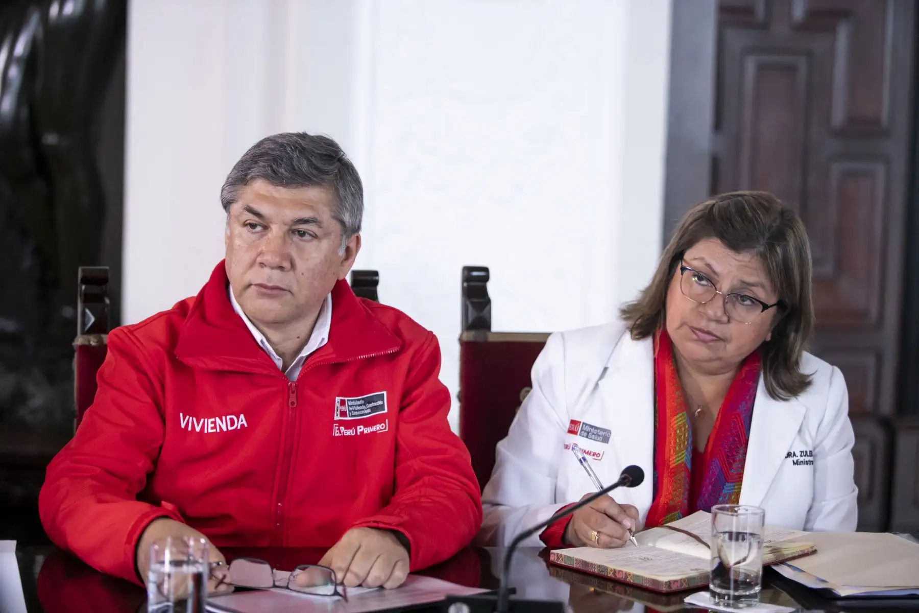 Presidente Martín Vizcarra acompañado por representantes del Ejecutivo, sostiene una reunión con autoridades de Piura para dialogar sobre las distintas prioridades y proyectos de la región.Foto:ANDINA/Prensa Presidencia