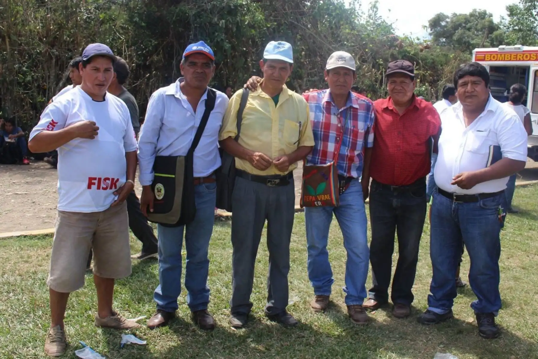 El dirigente cocalero del Vraem, Julián Quispe (camisa a cuadros azul y rojo), denunció haber recibido amenazas de muerte por oponerse a paro.